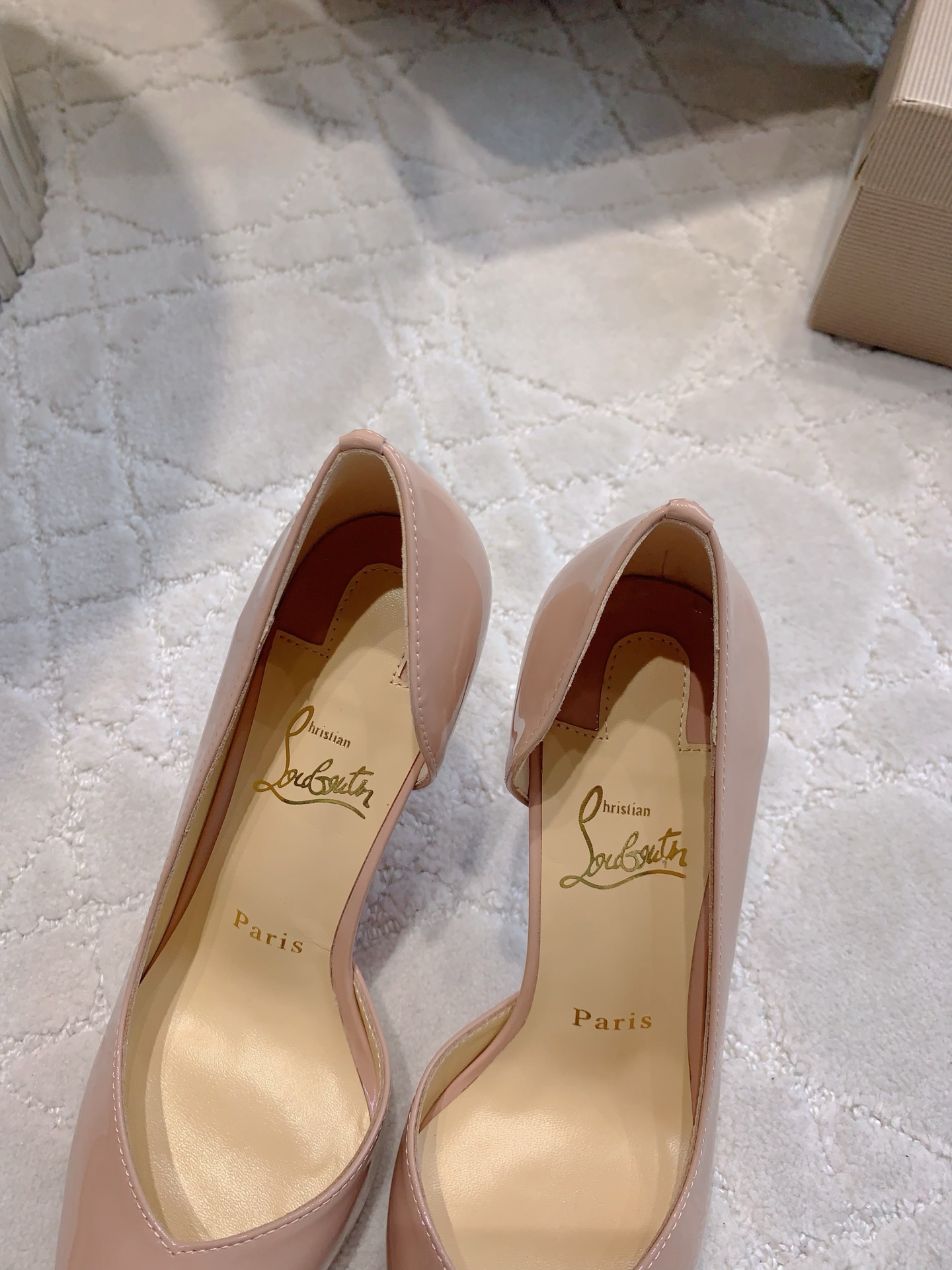 Christian Louboutin V-Mouth Heels: Glamorous, Sexy, Classic Skin Design, 8.5cm High. - 图片 6