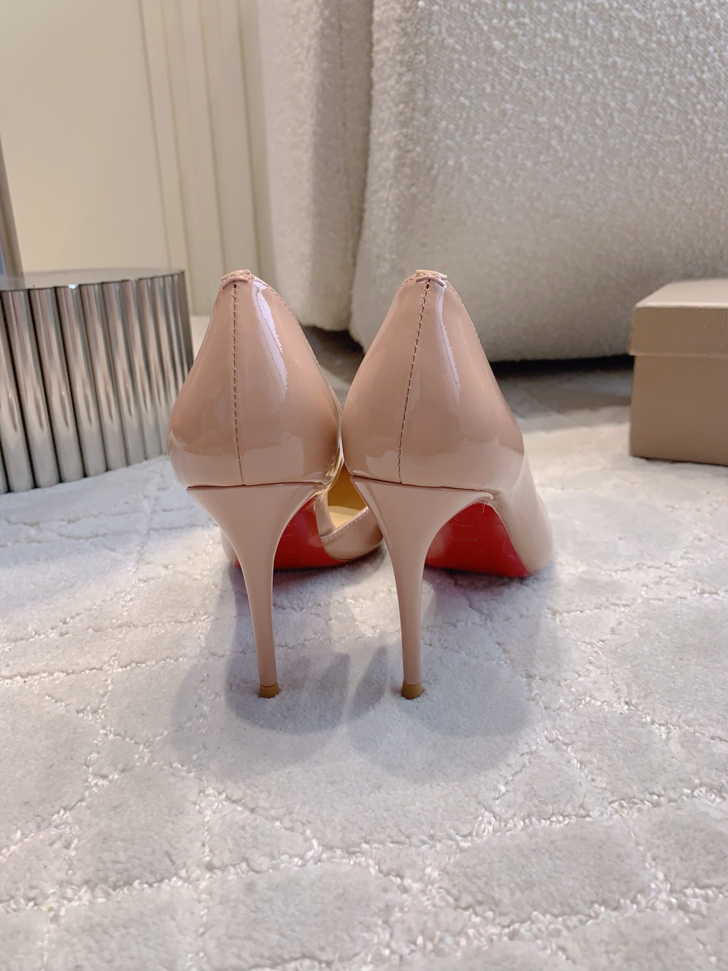 Christian Louboutin V-Mouth Heels: Glamorous, Sexy, Classic Skin Design, 8.5cm High. - 图片 8
