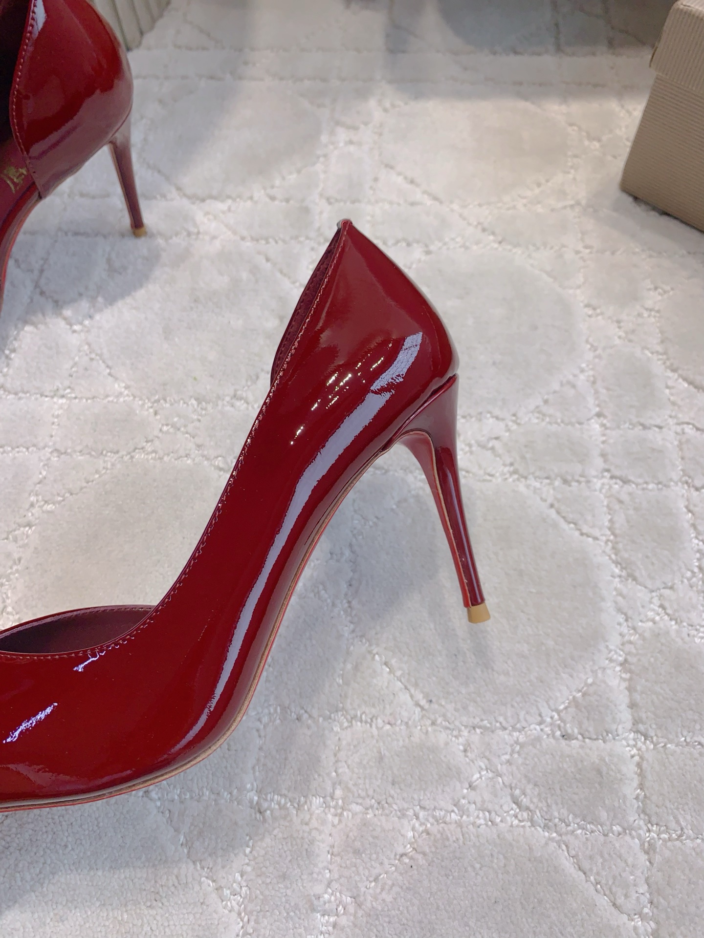 Christian Louboutin’s 744 Collection: Glamorous, Sexy, Classic Heels with Skin Details - 图片 6