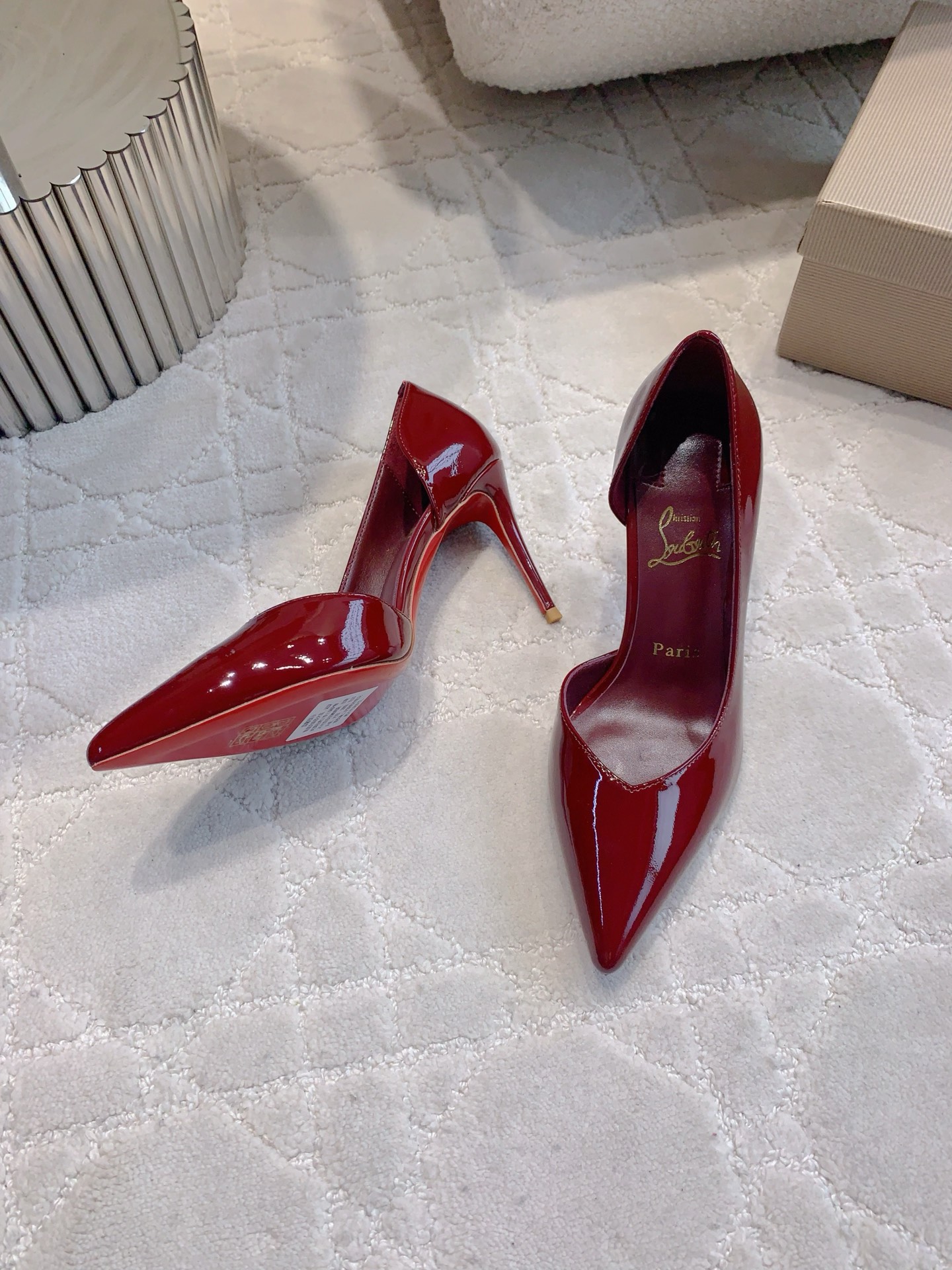 Christian Louboutin’s 744 Collection: Glamorous, Sexy, Classic Heels with Skin Details - 图片 2