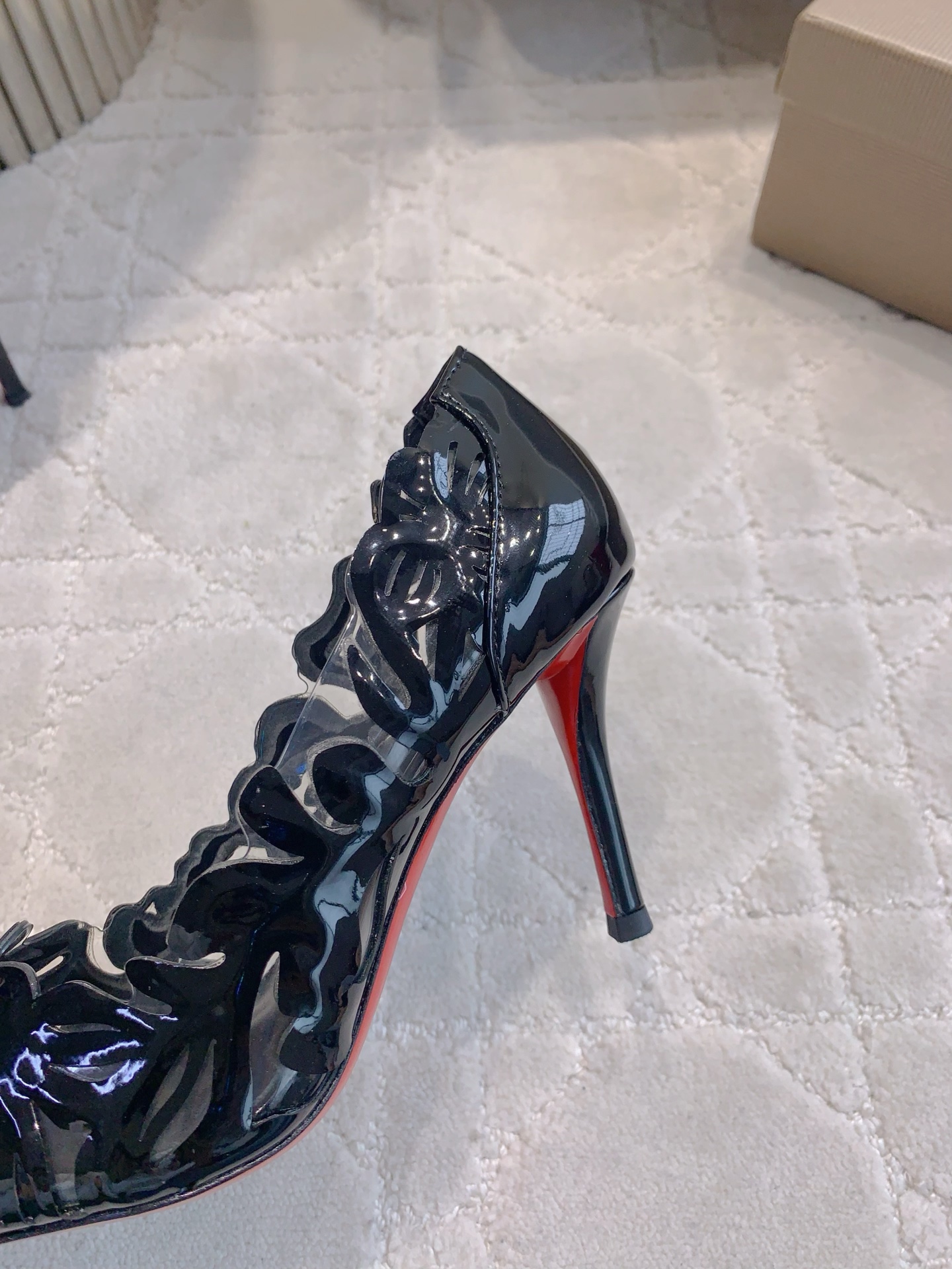 Christian Louboutin: P792 and P816 Heels Collection – Smooth, Sexy, Classic Styles - 图片 7