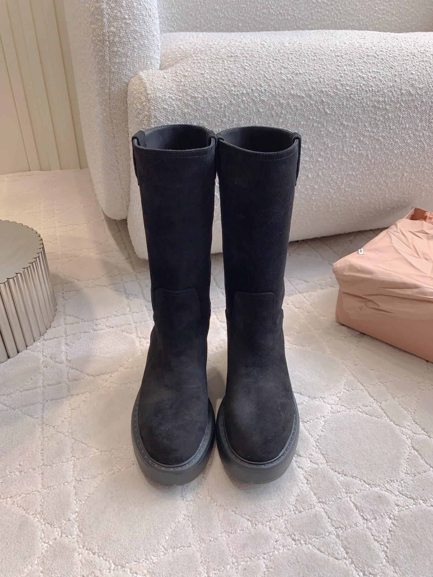 NO:468467,Frosted leather miu new thick-soled knight boots Super easy to wear style, really nice and spicy, boots soft and comfortable to wear, cowhide upper, inner foot pad sheepskin original open molded sole size 35-39 (customized for 40 41), boots, miumiu, boots, cowhide, sheepskin19860909磨砂 皮面 miu新款厚底骑士长靴 超好穿的版型 上脚实在泰酷辣 靴筒柔软穿着舒适度非常高  鞋面牛皮 内里垫脚羊皮 原版开模大底 尺码35-39（40 41定做）,靴子,miumiu,boots,cowhide,sheepskin,Women's Shoes