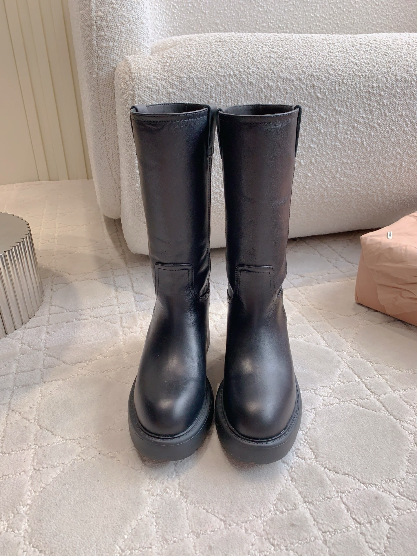 NO:468475,Frosted leather miu new thick-soled knight boots Super easy to wear style, really nice and spicy, boots soft and comfortable to wear, cowhide upper, inner foot pad sheepskin original open molded sole size 35-39 (customized for 40 41), boots, miumiu, boots, cowhide, sheepskin19860909磨砂 皮面 miu新款厚底骑士长靴 超好穿的版型 上脚实在泰酷辣 靴筒柔软穿着舒适度非常高  鞋面牛皮 内里垫脚羊皮 原版开模大底 尺码35-39（40 41定做）,靴子,miumiu,boots,cowhide,sheepskin,Women's Shoes