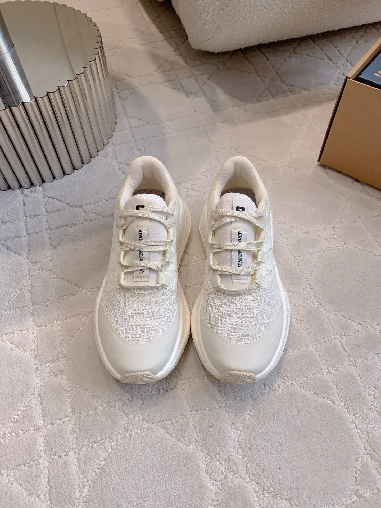 NO:468443,Same style for men and women Salomo* New mesh sneakers Who can refuse the functional style? The color scheme is fresh and beautiful. No matter it is matched with sportswear or casual style, there is no pressure. The sole supports the excellent feeling. It feels light and breathable every step. Whoever wears it is beautiful. Original purchase and development. Details 1:1 replica Women's size 35-39 (customized for 40) Men's size 39-44 (customized for 45), casual shoes/sneakers, sneakers19860909男女同款 Salomo* 新款网面运动鞋 机能风谁能拒绝啊 配色清新超好看 不管搭配运动装还是休闲风 都毫无压力 鞋底的支撑感超棒 感觉每一步都轻盈又透气 谁穿谁美 原版购入开发 细节1:1复刻 女码35-39（40定做）男码39-44（45定做）,休闲鞋/运动鞋,sneakers,Women's Shoes