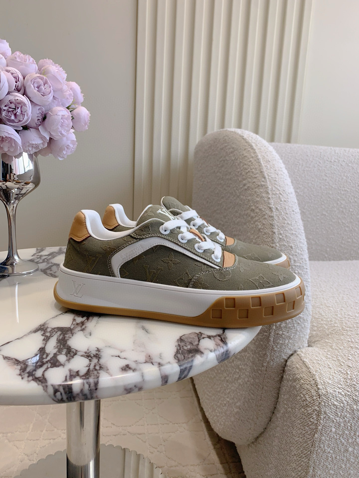 NO:468411,Top version LOUIS VUITTO* new men's casual shoes, comfortable and lightweight, original purchase 1:1 replica, details to version ZP, free entry and exit counter, size 39-44 (45 46 customized), casual shoes/sports shoes, louis vuitton, sneakers19860909顶级版本 LOUIS VUITTO*新款男士休闲鞋 舒适轻便 原版购入1:1复刻 细节对版ZP 随意进出专柜  尺码39—44（45 46定做）,休闲鞋/运动鞋,louis vuitton,sneakers,Women's Shoes