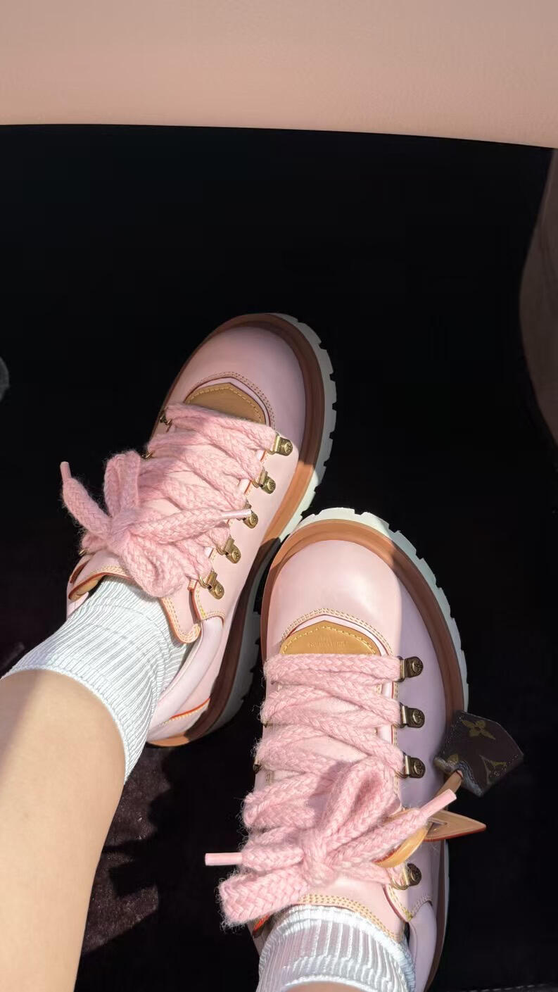 NO:468425,Footwear demonstration, casual shoes/sports shoes, sneakers19860909上脚示范,休闲鞋/运动鞋,sneakers,Women's Shoes