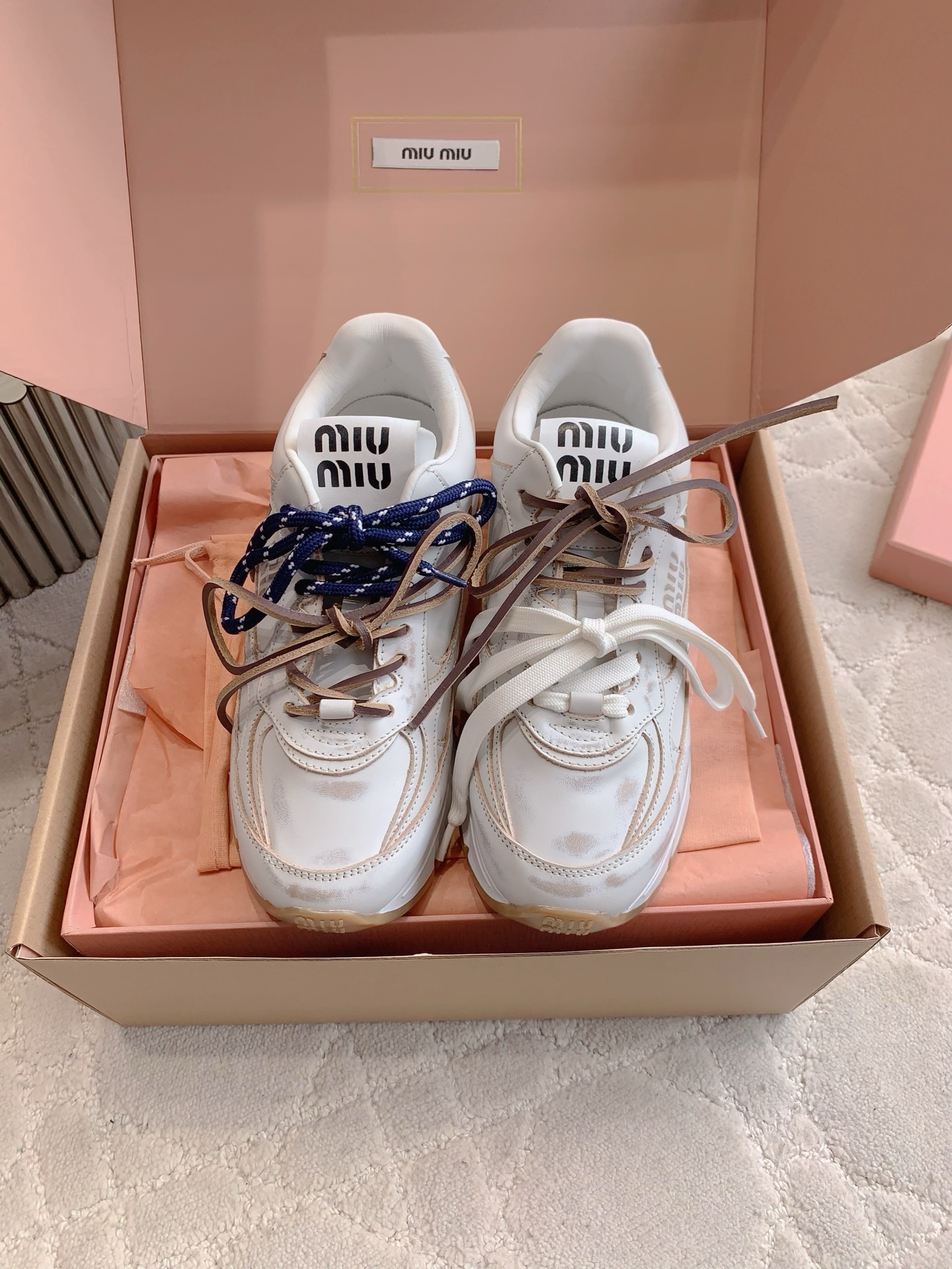 NO:468364,Mesh, leather, miu new old dad shoes, thick sole design, instantly become long legs, magic shoes, foot looks so good, closed eyes, can be used to control all kinds of outfits, beautiful color matching, size 35-39 (customized for 40), casual shoes/sports shoes, miumiu, sneakers19860909网面 皮面 miu新款做旧老爹鞋 厚底设计 上脚秒变大长腿 神来之鞋 上脚太好看啦 闭眼入 各种穿搭都能驾驭 配色好美 尺码35-39（40定做）,休闲鞋/运动鞋,miumiu,sneakers,Women's Shoes