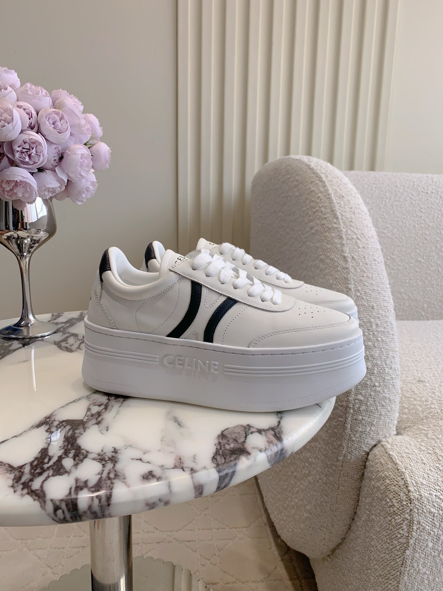 NO:468336,CELIN* new thick-soled shoes, classic color matching, unmatched, long legs instantly when you put your feet on, cowhide upper, breathable mesh inside, original mold-opening sole, size 35-39 (customized for 40), casual shoes/sports shoes, celine, sneakers, cowhide19860909CELIN*新款厚底鞋 经典配色 百搭不过时 上脚秒变大长腿 鞋面牛皮 内里透气网面 原版开模大底 尺码35-39（40定做）,休闲鞋/运动鞋,celine,sneakers,cowhide,Women's Shoes