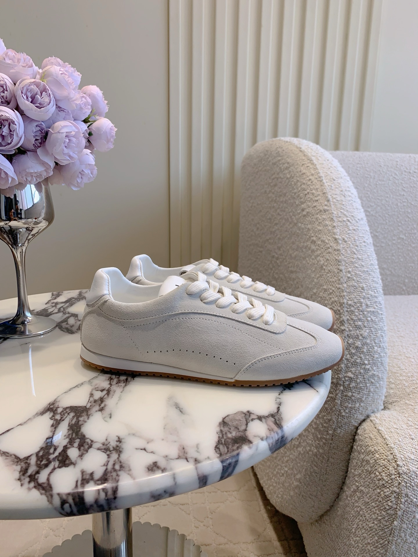 NO:468195,Alo sunset 2025 for men and women｜New moral training shoes The supermodel has a pair of moral training shoes. It’s a joy to be proud of!  Simple design and color, as always!  It looks very textured, and it feels easy to wear. It looks exquisite and expensive. Cowhide upper, inner foot padded sheepskin original mold open sole size women's size 35-39 (customized for 40) men's size 40-45, casual shoes/sports shoes, sneakers, cowhide, sheepskin19860909男女同款 alo sunset 2025 ｜ 新品德训鞋 超模人手一双的德训鞋 可谓是招喜啦！ 简约的设计和颜色,一如既往的很ALO！ 看上去很有质感,感觉就很好穿 穿搭显精致和贵 鞋面牛皮 内里垫脚羊皮 原版开模大底 尺码女码35-39（40定做）男码40-45,休闲鞋/运动鞋,sneakers,cowhide,sheepskin,Women's Shoes