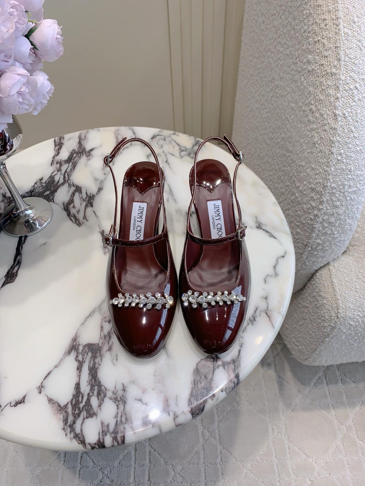 NO:468207,Jimmy Cho* new rhinestone patent leather rear high heels classic versatile style, thick heel design is very easy to wear, upper nibbled patent leather, inner foot pad sheepskin original mold rhinestone, heel height 8cm Italian leather outsole Size 35-39 (customized for 40), high heels sandals, jimmy choo, sandals, high heels, sheepskin, Leather soles19860909Jimmy Cho*新款水钻漆皮后空高跟鞋 经典百搭款 粗跟设计非常好穿 鞋面牛漆皮 内里垫脚羊皮 原版开模水钻 跟高8cm 意大利真皮大底 尺码35-39（40定做）,高跟鞋凉鞋,jimmy choo,sandals,high heels,sheepskin,Leather soles,Women's Shoes