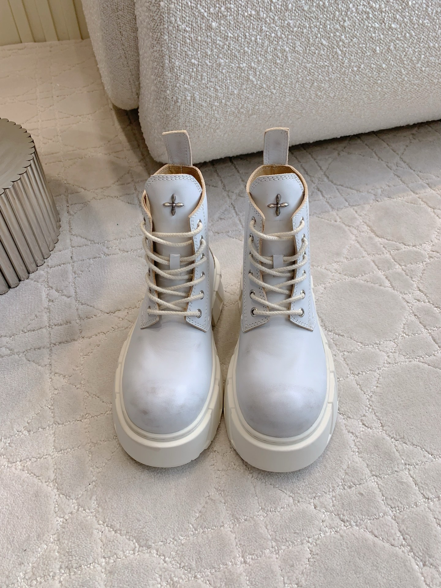 NO:468264,SMFK niche trendy brand new thick-soled derby shoes, Martin boots, short boots, motorcycle boots, really look good and the more you look at it, the more you like it!  The gospel of short babies directly extends the body proportions!  Sole soft and comfortable, sole is wear-resistant and non-slip - and every color is very versatile. The upper is made of original imported old cowhide leather, inner sheepskin, original customized EVA rubber sole High heel 7cm Size35-39 (40 custom made without return and exchange), boots, boots, cowhide, sheepskin19860909SMFK小众潮牌 新品厚底德比鞋马丁靴短靴机车短靴  真的是很耐看越看越喜欢！矮个子宝宝的福音直接拉长身材比例！鞋身柔软舒适,鞋底耐磨防滑-而且每个颜色都非常百搭 鞋面采用原版进口做旧牛皮,内里羊皮,原版定制EVA橡胶大底 高跟7cm Size35-39（40定做不退换）,靴子,boots,cowhide,sheepskin,Women's Shoes