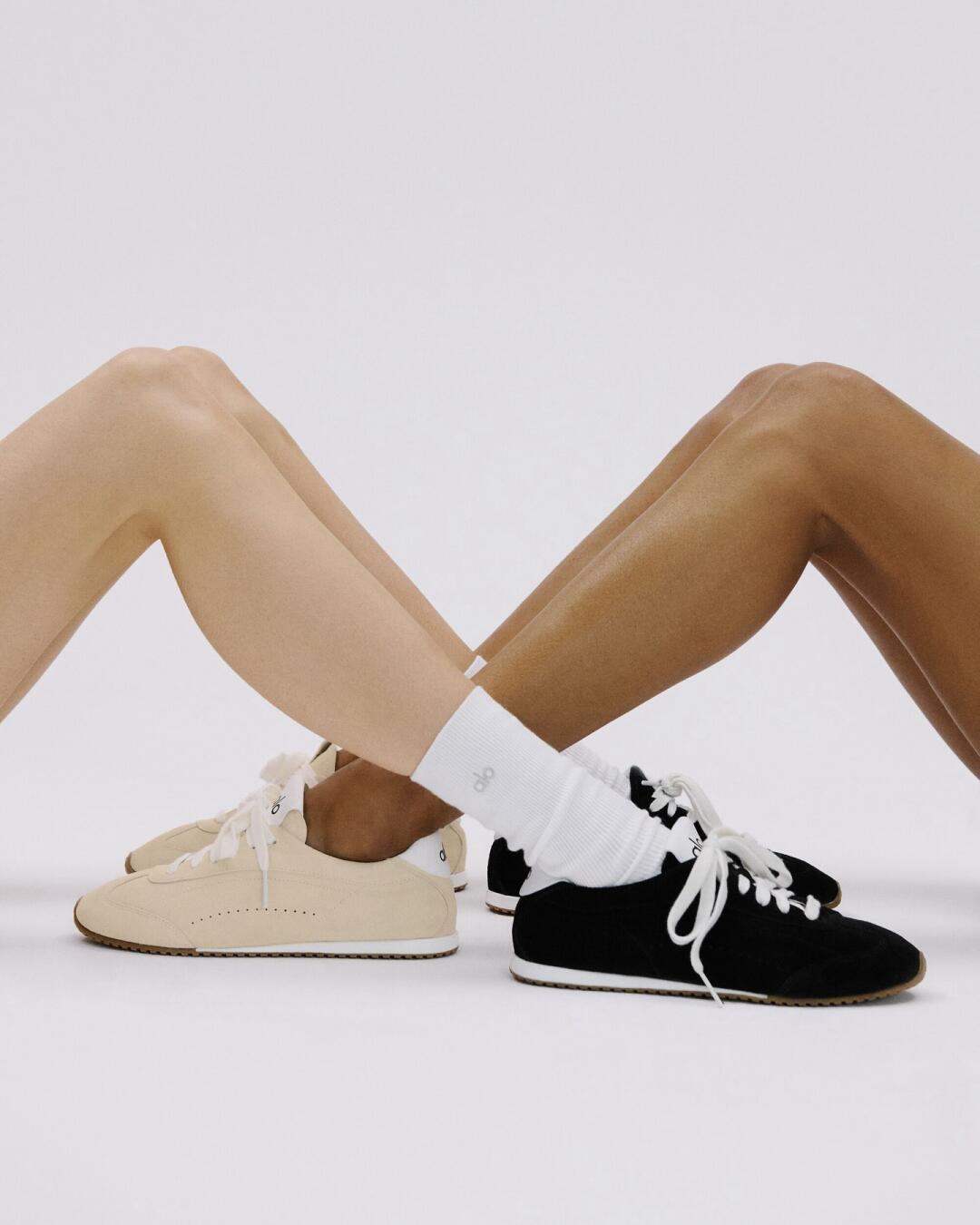 NO:468201,Footwear demonstration, casual shoes/sports shoes, sneakers19860909上脚示范,休闲鞋/运动鞋,sneakers,Women's Shoes