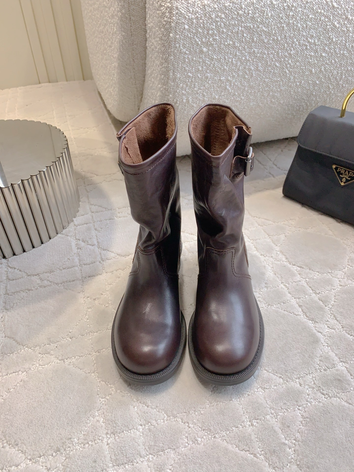 NO:468131,Prad* new retro short boots, natural stacking feel, super good-looking on the feet, modifying the legs to make the legs look thin, light and comfortable without scratching the feet, super easy to wear, the waxy skin is full of waxy feeling, high-end and wild, original oily wax cowhide, footbed sheepskin, original open molded sole, size 35-39 (customized for 40), boots, prada, boots, cowhide, sheepskin19860909Prad*新款复古短靴 自然的堆叠感上脚超好看 修饰腿型显腿瘦 轻便舒适不磨脚 超级好穿 油蜡皮揉出的褶皱松弛感满满 高级又很野 鞋面原版油蜡牛皮 垫脚羊皮 原版开模大底 尺码35-39（40定做）,靴子,prada,boots,cowhide,sheepskin,Women's Shoes