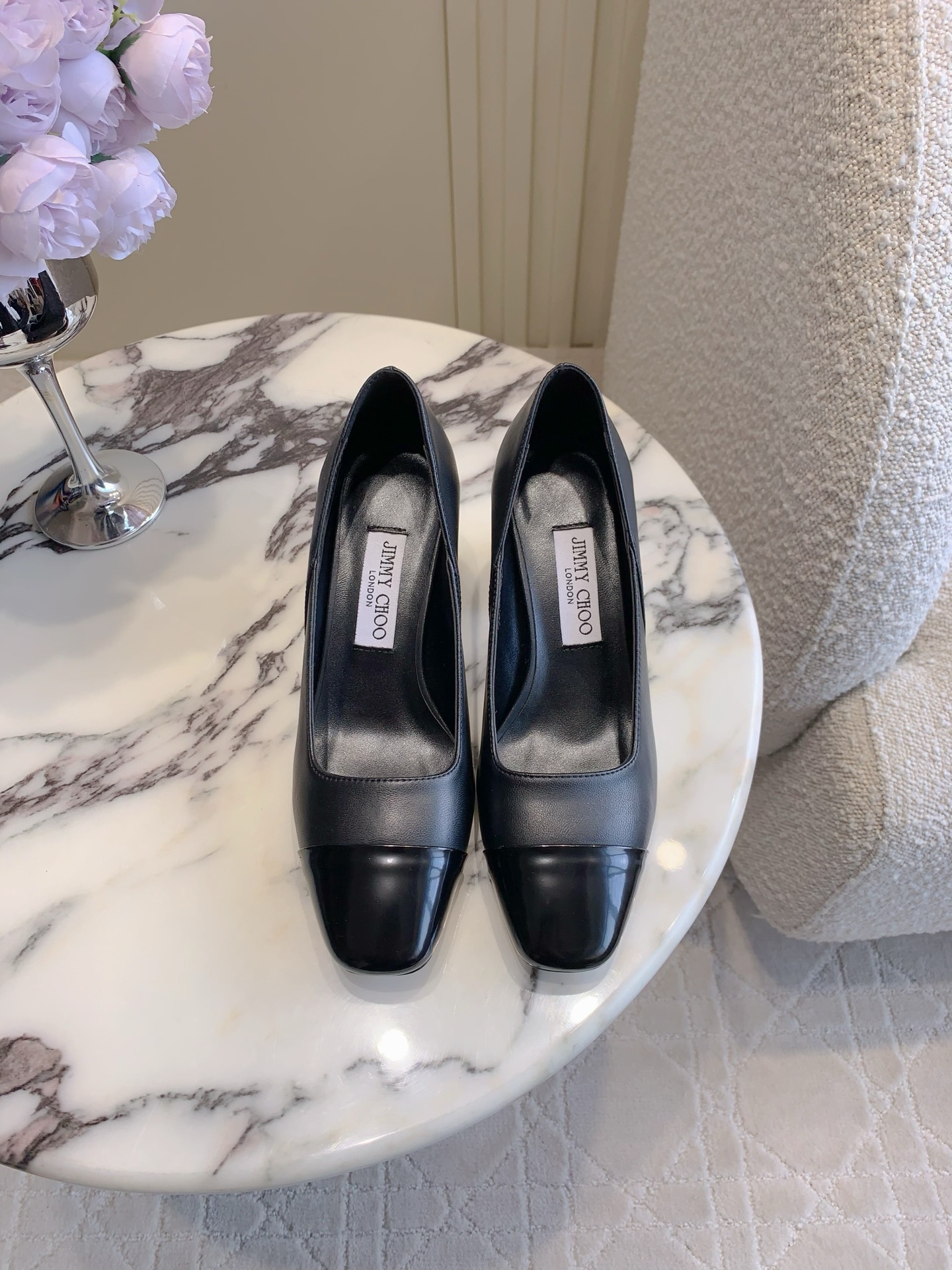 NO:479534,Jimmy Cho* new thick heels high heels single shoes, classic and versatile style, thick heel design is very easy to wear, upper lambskin, inner foot pad sheepskin, heel height 7cm Italian leather outsole, size 35-39 (customized for 40), high heels single shoes, jimmy choo, high heels, sheepskin, Leather soles19860909Jimmy Cho*新款粗跟高跟鞋单鞋 经典百搭款 粗跟设计非常好穿 鞋面小羊皮 内里垫脚羊皮 跟高7cm 意大利真皮大底 尺码35-39（40定做）,高跟鞋单鞋,jimmy choo,high heels,sheepskin,Leather soles,Women's Shoes