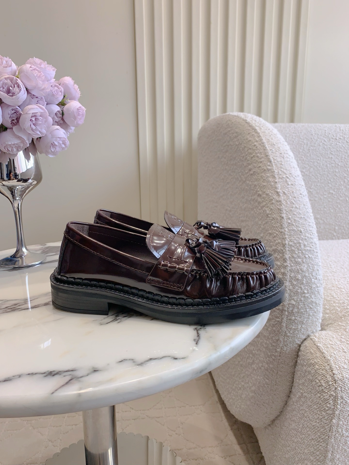 NO:486840,Miu's new tassel pendant loafers, well-behaved college style, super age-reducing items, versatile and unpredictable, cowhide, inner footbed sheepskin, Italian leather outsole, size 35-39 (customized for 40), loafers, miumiu, loafers, cowhide, sheepskin, Leather soles19860909miu新款流苏吊坠乐福鞋 乖巧学院风 超级减龄单品 百搭不过时 鞋面牛皮 内里垫脚羊皮 意大利真皮大底 尺码35-39（40定做）,乐福鞋,miumiu,loafers,cowhide,sheepskin,Leather soles,Women's Shoes