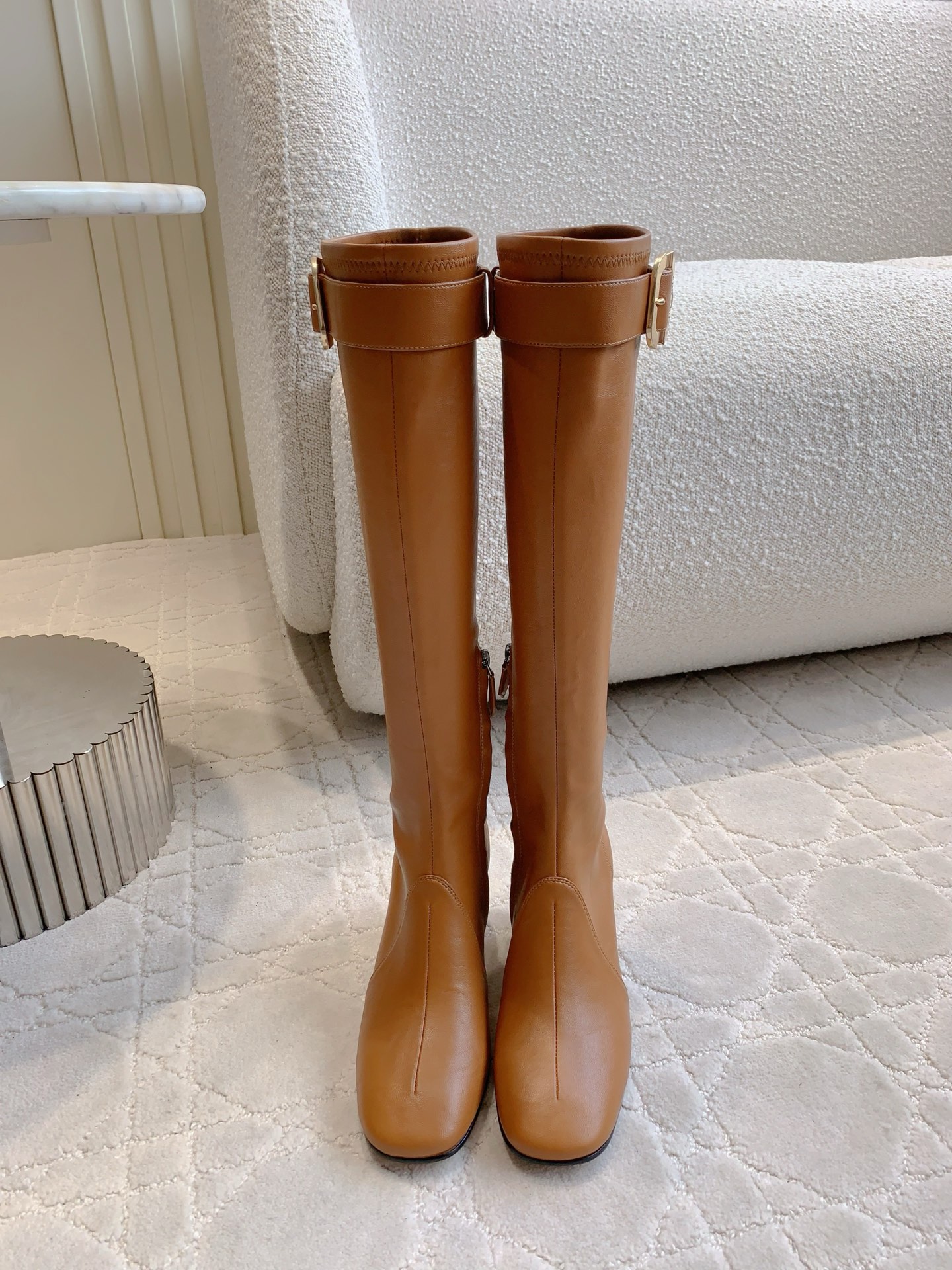 NO:486813,Miu's new beauty girl's war boots, high heeled boots, limited editions around the world, can be worn with closed eyes, full of punk style, and the feet are absolutely amazing!  You can be a sweet girl and be cool and cooler. Sheepskin, boot elastic PU, footbed sheepskin, Italian leather outsole, heel height 7cm, size 35-39 (customized for 40), boots, miumiu, boots, sheepskin, Leather soles19860909miu新款美少女战靴 高跟长靴,全球限量款闭眼可入,朋克风满满,上脚绝绝子！既能当甜妹又能扮拽酷越看越上头. 鞋面羊皮 靴筒弹力PU 垫脚羊皮 意大利真皮大底 跟高7cm 尺码35-39（40定做）,靴子,miumiu,boots,sheepskin,Leather soles,Women's Shoes