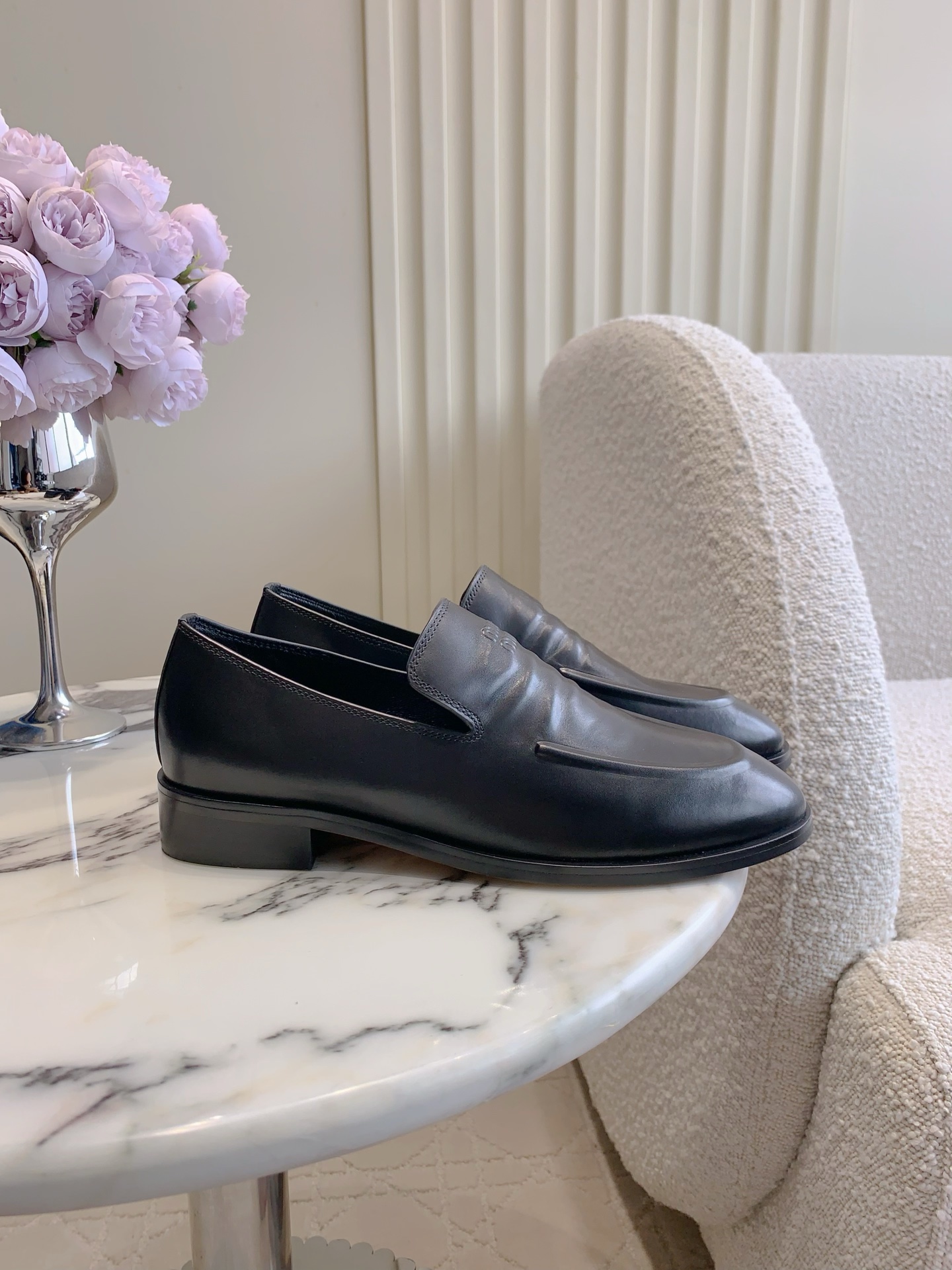 NO:486829,Miu new flat loafers, retro style, fashionable and handsome, cowhide, upper, inner footbed sheepskin, Italian leather outsole, size 35-39 (customized for 40), loafers, miumiu, loafers, cowhide, sheepskin, Leather soles19860909miu新款平底乐福鞋 版型复古 时髦帅气 鞋面牛皮 内里垫脚羊皮 意大利真皮大底 尺码35-39（40定做）,乐福鞋,miumiu,loafers,cowhide,sheepskin,Leather soles,Women's Shoes