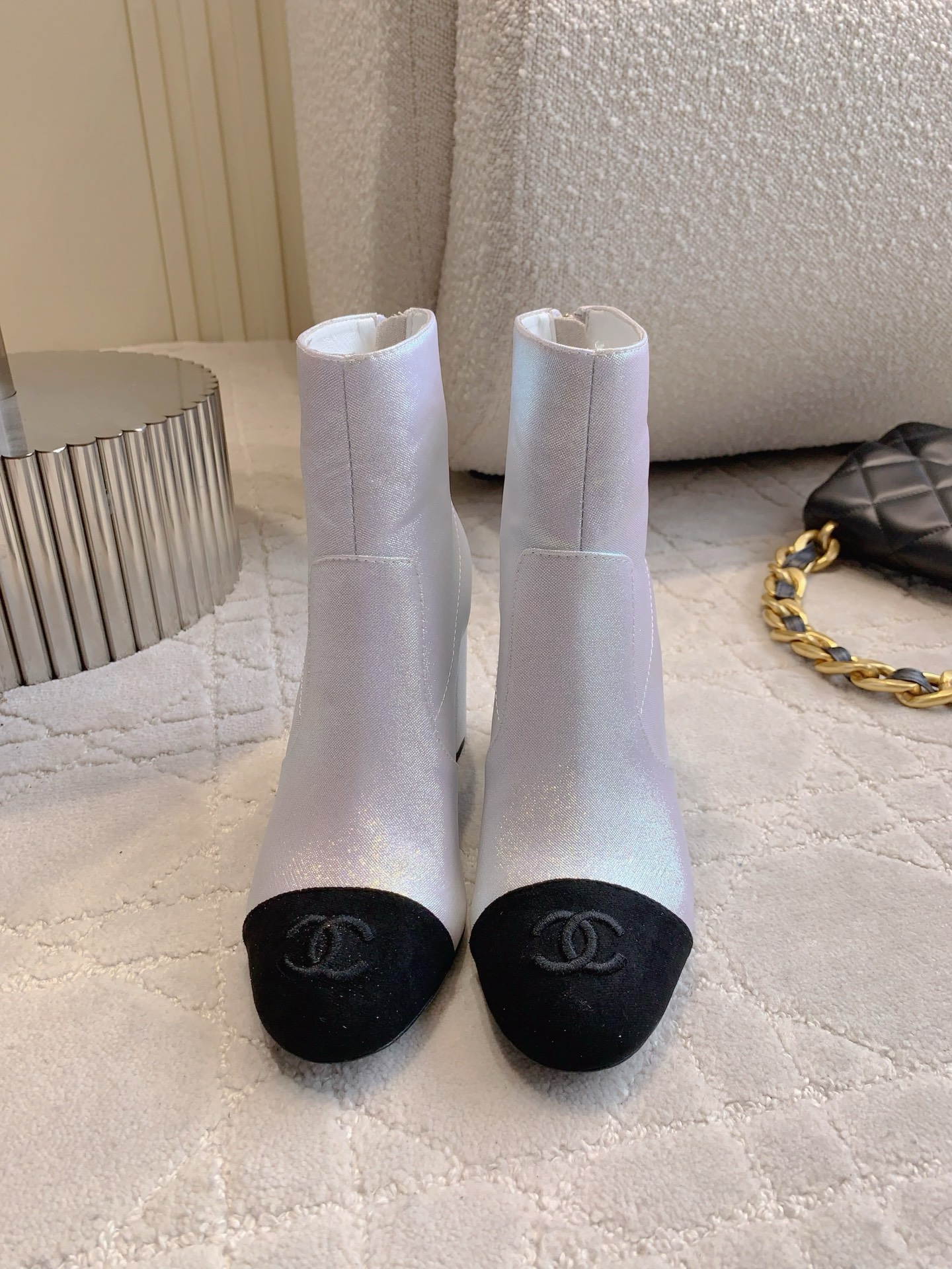 NO:536203,CHANE's newest high heel boots, classic simple and versatile style, original upper, inner footbed sheepskin, Italian leather outsole, heel height 9cm, size 35-39 (40 41 42 custom made), boots, chanel, boots, sheepskin, Leather soles19860909CHANE*新款高跟短靴 经典简约百搭款  鞋面原版布面 内里垫脚羊皮 意大利真皮大底 跟高9cm 尺码35-39（40 41 42定做）,靴子,chanel,boots,sheepskin,Leather soles,Women's Shoes