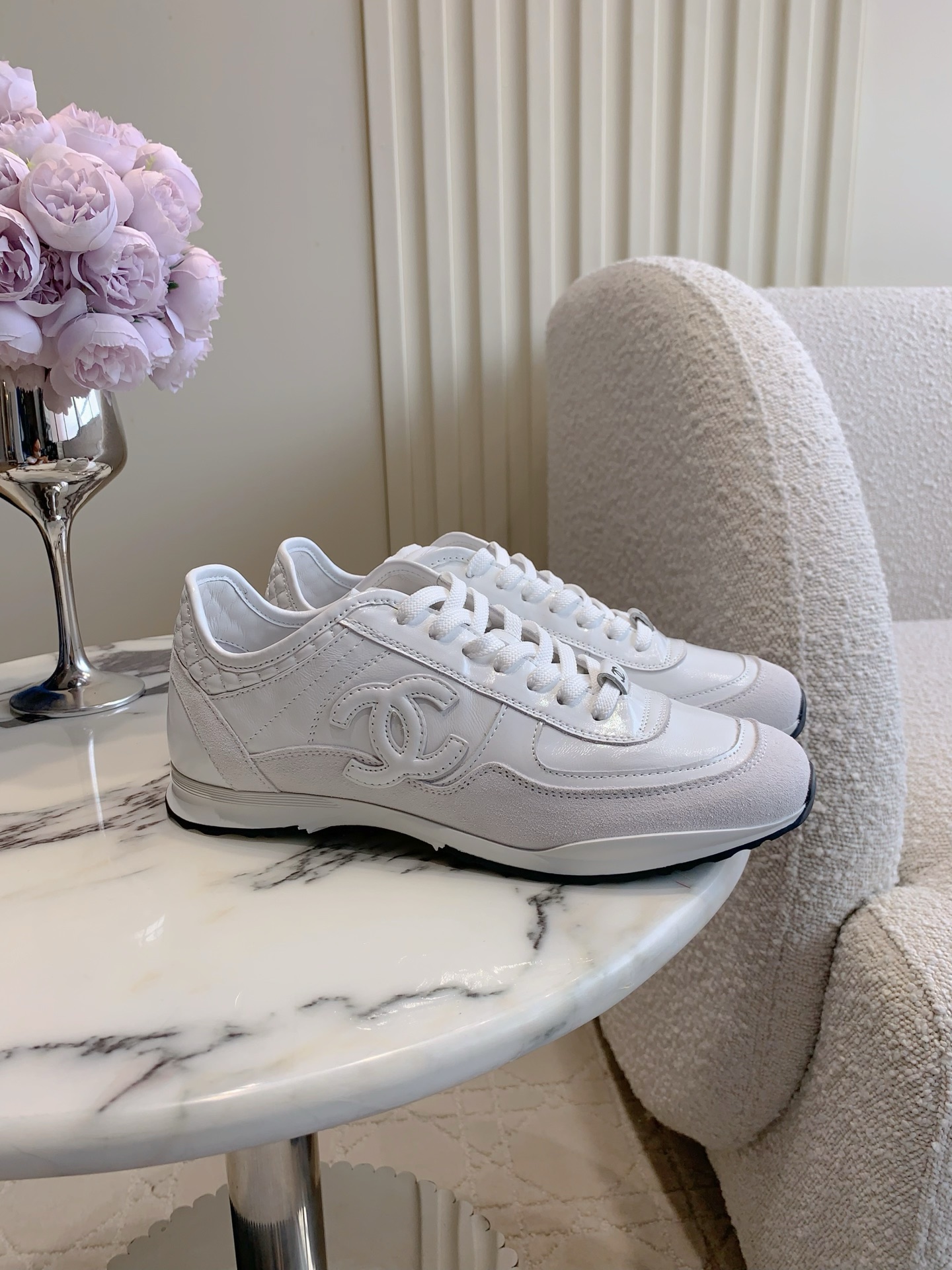 NO:901526,CHANE's latest casual shoes and sneakers, Coco, are a must-have for girls. You can always trust the vision of Chanel designers. Perfect comfort on your feet. No pressure on your feet. Sizes 35-39 (customized between 40 and 41), casual shoes/sneakers, chanel, chanel, sneakers19860909CHANE*新款休闲鞋运动鞋 Coco女孩必入 永远可以相信香奈儿设计师的眼光 上脚绝绝子 舒适度满分 上脚无压力 尺码35-39（40 41定做）,休闲鞋/运动鞋,chanel,chanel,sneakers,Women's Shoes
