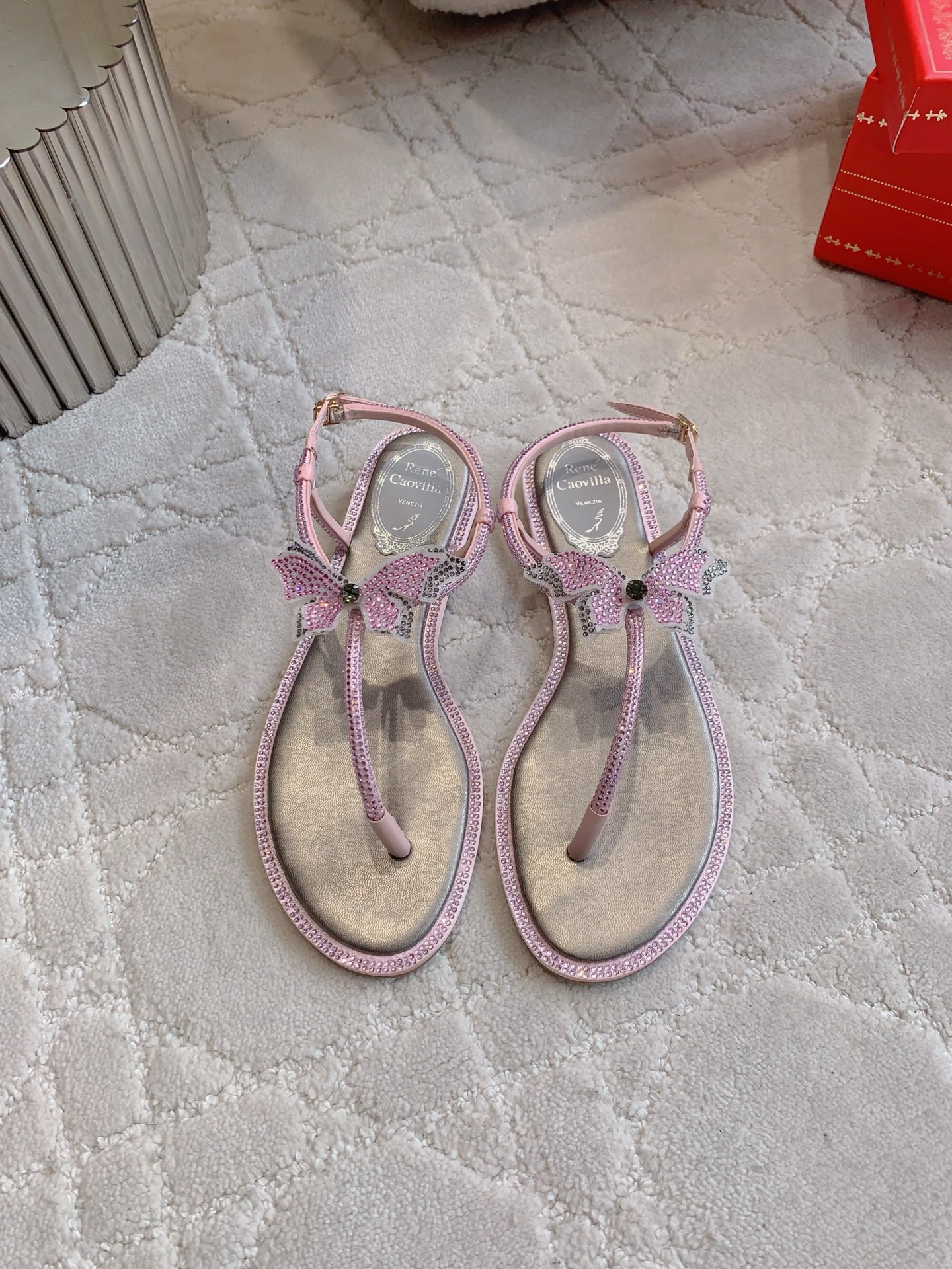 NO:545420,Ren* Caovill* Heavy Industry Butterfly Crystal Flat Toe Sandals bling bling bling exquisite and handicrafts, silk upper, handmade rhinestones, footbed sheepskin, Italian leather outsole, size 35-39 (34 40 41 42 43 customized), split-toed shoes, sandals, sheepskin, real silk, Leather soles19860909Ren* Caovill*重工蝴蝶水晶平底夹趾凉鞋 bling bling精致逼人 堪称工艺品 鞋面真丝 手工镶嵌水钻 垫脚羊皮 意大利真皮大底 尺码35-39（34 40 41 42 43定做）,分趾鞋,sandals,sheepskin,real silk,Leather soles,Women's Shoes