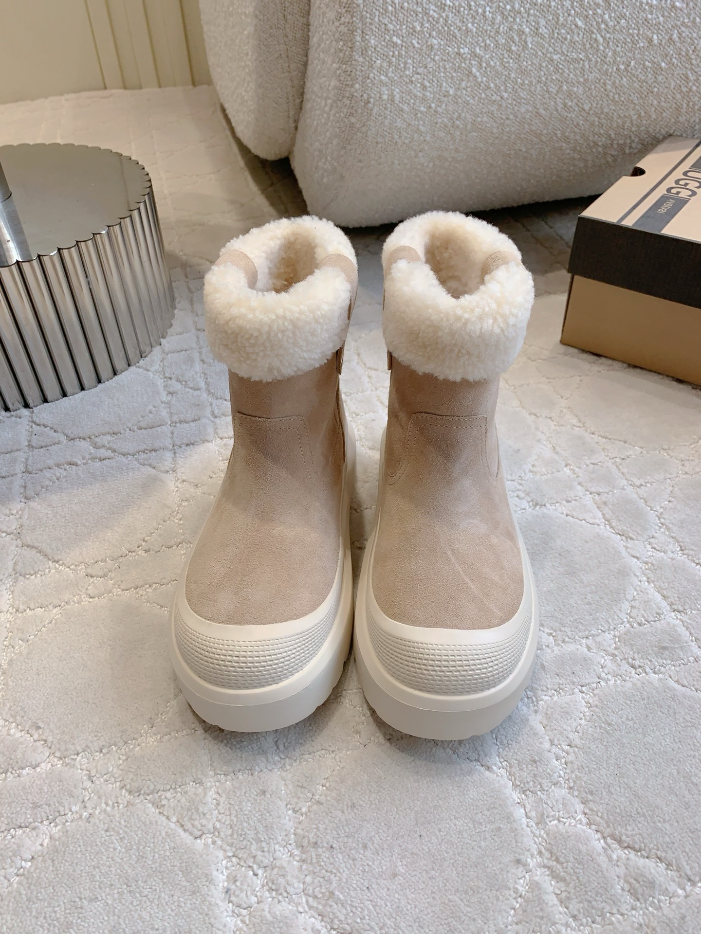 NO:616467,UGG's new wool warm snow boots, super thick and warm, classic and versatile, cow suede upper, imported Australian one-piece sheepskin lining, sizes 35-39 (customized for 40), snow boots, boots, sheepskin19860909UGG新款羊毛保暖雪地靴 超级厚实保暖 经典百搭款 鞋面牛反绒 内里垫脚进口澳洲一体羊皮毛 尺码35-39（40定做）,雪地靴,boots,sheepskin,Women's Shoes
