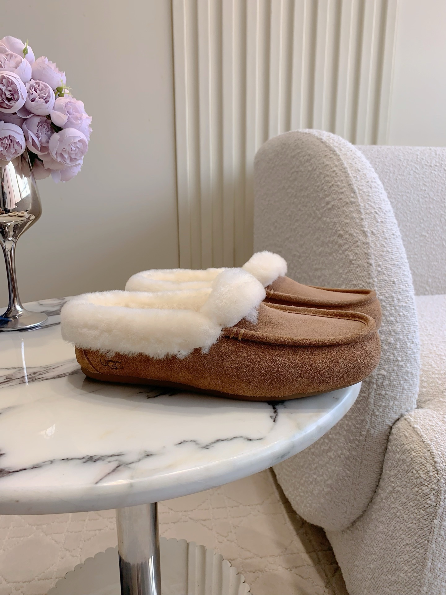 NO:616488,UGG's new wool warm half slippers, super thick and warm, classic and versatile, cowhide upper, imported Australian sheepskin lining, sizes 35-39 (customized for 40), half slippers, slippers, cowhide, sheepskin19860909UGG新款羊毛保暖半拖鞋 超级厚实保暖 经典百搭款 鞋面牛皮 内里垫脚进口澳洲一体羊皮毛 尺码35-39（40定做）,半拖毛毛鞋,slippers,cowhide,sheepskin,Women's Shoes