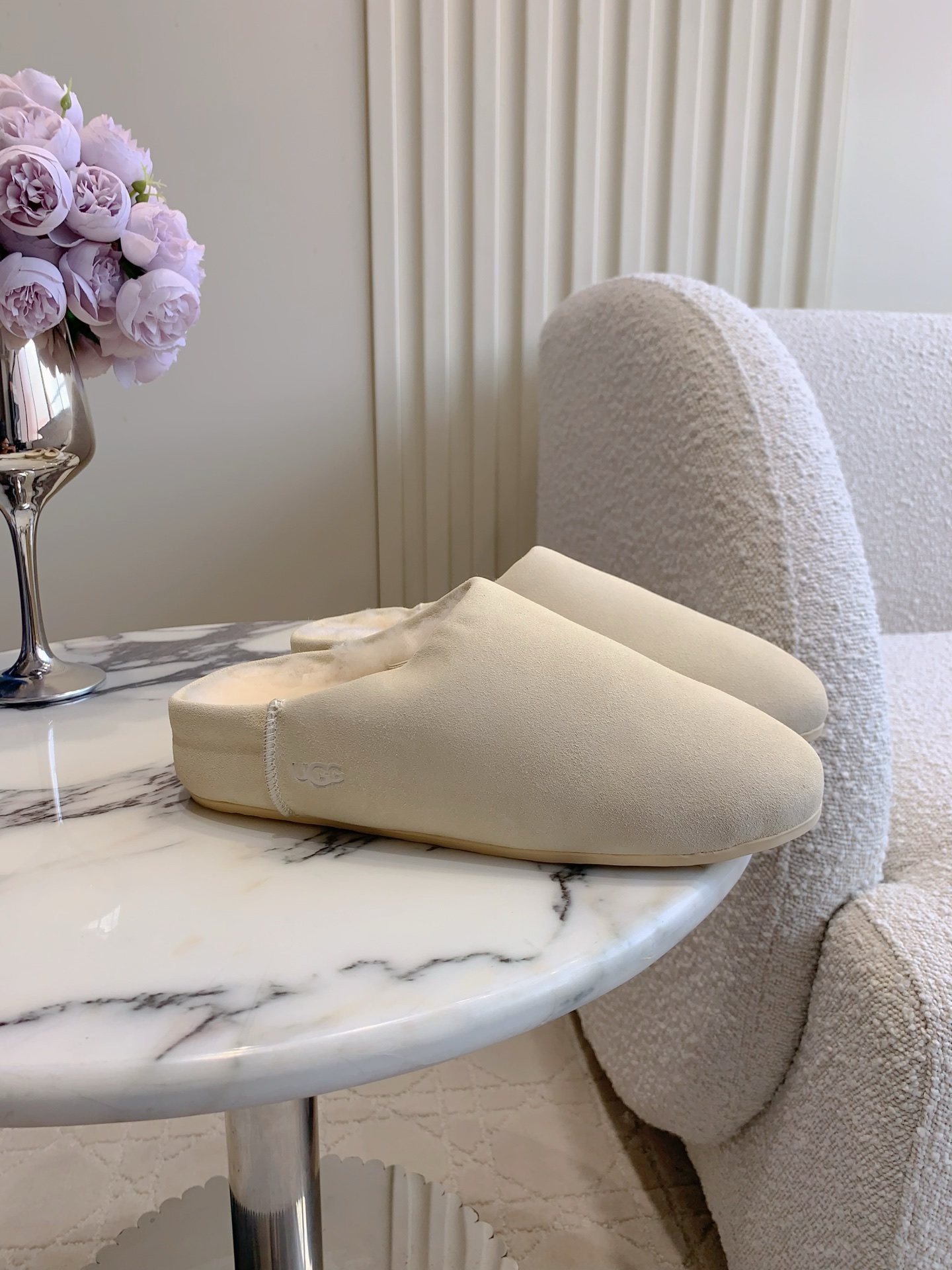 NO:616482,UGG's new wool warm half slippers, super thick and warm, classic and versatile, cowhide upper, imported Australian sheepskin lining, sizes 35-39 (customized for 40), half slippers, slippers, cowhide, sheepskin19860909UGG新款羊毛保暖半拖鞋 超级厚实保暖 经典百搭款 鞋面牛皮 内里垫脚进口澳洲一体羊皮毛 尺码35-39（40定做）,半拖毛毛鞋,slippers,cowhide,sheepskin,Women's Shoes