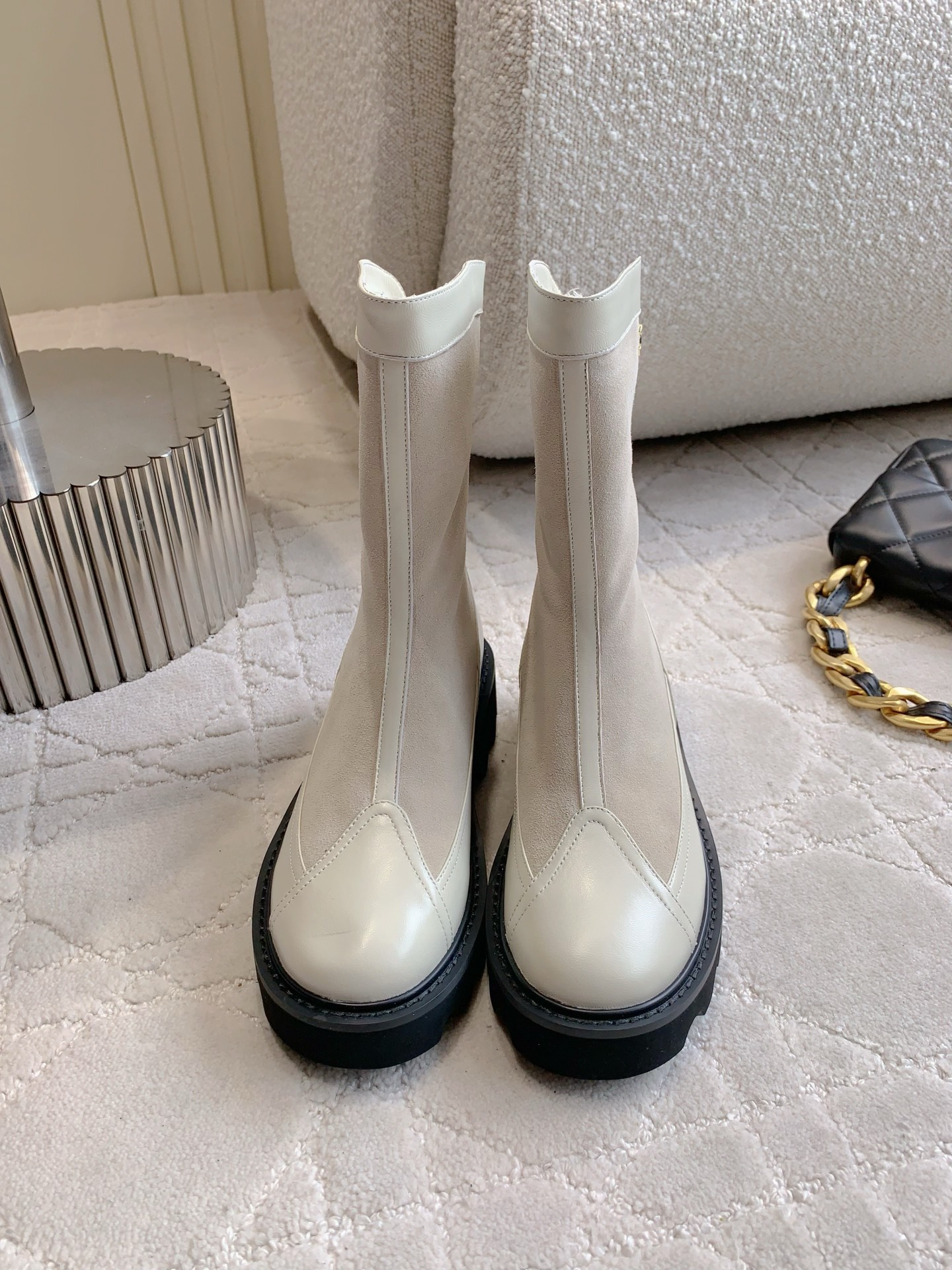 NO:626599,CHANE's latest thick-soled short boots, classic, simple and versatile, original cowhide leather upper, sheepskin lining, Italian genuine leather outsole, size 35-39 (customized 40 41), boots, chanel, boots, cowhide, sheepskin, Leather soles19860909CHANE*新款厚底短靴 经典简约百搭款  鞋面原版牛皮 内里垫脚羊皮 意大利真皮大底 尺码35-39（40 41定做）,靴子,chanel,boots,cowhide,sheepskin,Leather soles,Women's Shoes