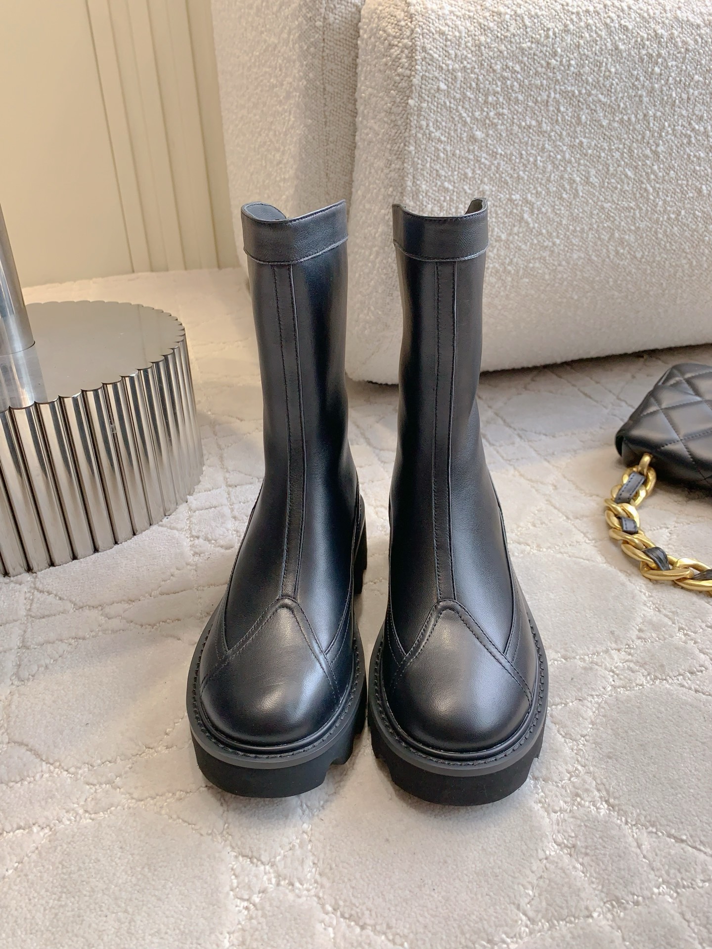 NO:626581,CHANE's latest thick-soled short boots, classic, simple and versatile, original cowhide leather upper, sheepskin lining, Italian genuine leather outsole, size 35-39 (customized 40 41), boots, chanel, boots, cowhide, sheepskin, Leather soles19860909CHANE*新款厚底短靴 经典简约百搭款  鞋面原版牛皮 内里垫脚羊皮 意大利真皮大底 尺码35-39（40 41定做）,靴子,chanel,boots,cowhide,sheepskin,Leather soles,Women's Shoes