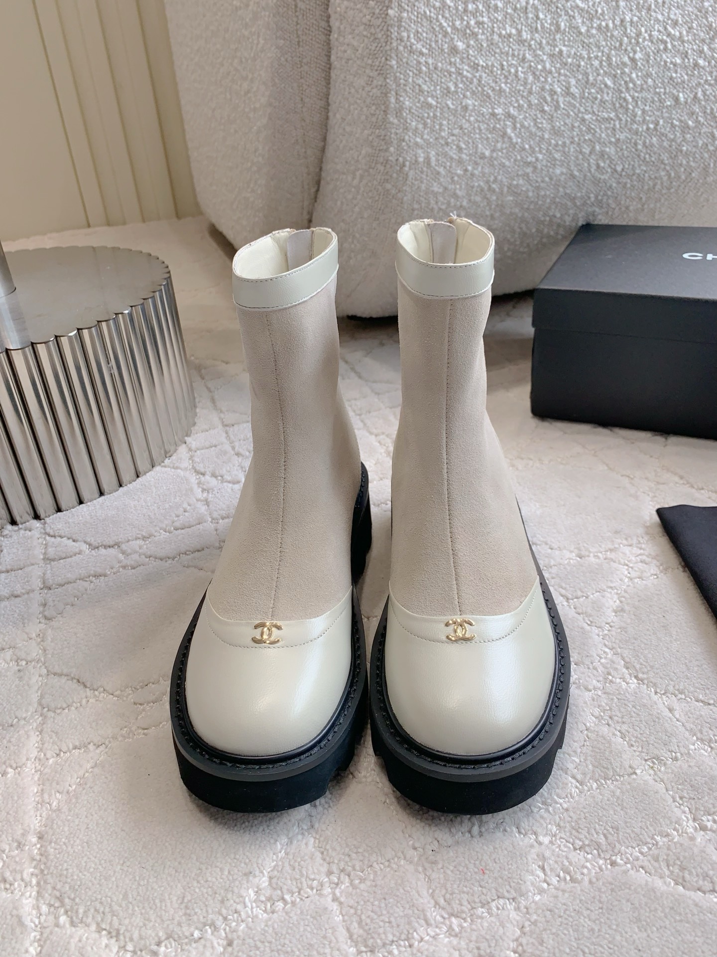 NO:648620,CHANE's latest thick-soled short boots, classic, simple and versatile, original cowhide leather upper, sheepskin lining, Italian genuine leather outsole, size 35-39 (customized 40 41), boots, chanel, boots, cowhide, sheepskin, Leather soles19860909CHANE*新款厚底短靴 经典简约百搭款  鞋面原版牛皮 内里垫脚羊皮 意大利真皮大底 尺码35-39（40 41定做）,靴子,chanel,boots,cowhide,sheepskin,Leather soles,Women's Shoes