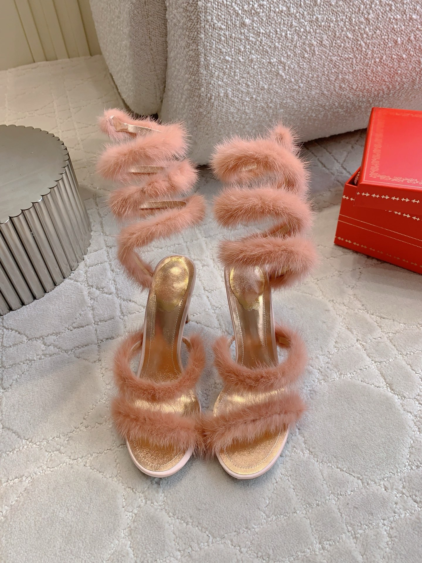 NO:577243,Ren* Caovill* new mink fur snake-shaped high-heeled sandals. The ever-fairy snake-shaped strap wraps around the ankle, showing unique details and dazzling marks~~ Made of imported mink velvet, super good texture, sheepskin lining, Italian genuine leather outsole, heel height 9.5cm, size 35-39 (34 40 41 42 43 custom-made), high-heeled sandals, sandals, high heels, sheepskin, Leather soles19860909Ren* Caovill*新款水貂毛蛇形高跟凉鞋 永远仙气十足的蛇形带环绕脚踝 展现独特的细节与耀眼的印记～～ 采用进口水貂绒 质感超好 内里垫脚羊皮 意大利真皮大底 跟高9.5cm  尺码35-39（34 40 41 42 43定做）,高跟鞋凉鞋,sandals,high heels,sheepskin,Leather soles,Women's Shoes