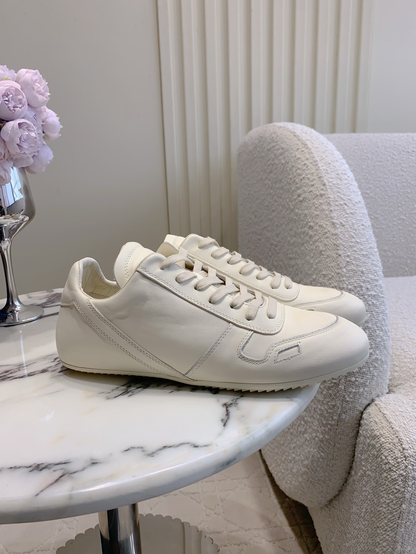 NO:616480,Same style for men and women Rick Owen* new retro sports casual shoes moral training shoes Forrest Gump shoes Original purchase and development, production, mastering the tacit understanding of fashion, exuding high-end light of quality and unique design. Every inch of calfskin is synonymous with luxury, soft to the touch, full of aristocratic atmosphere, instantly improving the overall quality of the overall wear. Original calfskin upper, foot padding calfskin lining, original molded outsole, women's size 35-39 (40 customized) men's size 39-44 (45)  46 (customized), casual shoes/sports shoes, sneakers, cowhide19860909男女同款  Rick Owen* 新款复古运动休闲鞋德训鞋阿甘鞋 原版购入开发 做货 掌握时尚的默契 散发出品质与独特设计的高级光芒 每一寸的小牛皮 都是奢华的代名词 触感柔软 充满贵族气息 瞬间让整体穿搭品质提升 鞋面原版小牛皮 内里垫脚牛皮 原版开模大底 女码35-39（40定做）男码39-44（45 46定做）,休闲鞋/运动鞋,sneakers,cowhide,Women's Shoes