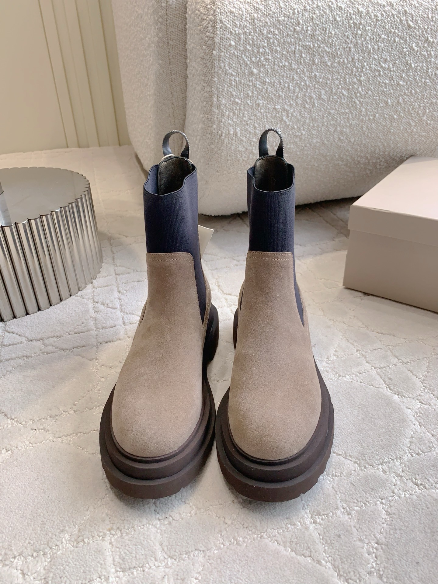 NO:616486,BRUNELLO CUCINELL* new casual short boots, invincible on the upper foot, full marks for the design, elegant and durable, really recommended. Calfskin upper, sheepskin lining, original molded outsole, size 35-39 (customized in 40), boots, brunello cucinelli, boots, cowhide, sheepskin19860909BRUNELLO CUCINELL* 新款休闲短靴 上脚无敌 设计给满分 大气又耐看 真的非常推荐 鞋面小牛皮 内里垫脚羊皮 原版开模大底 尺码35-39（40定做）,靴子,brunello cucinelli,boots,cowhide,sheepskin,Women's Shoes