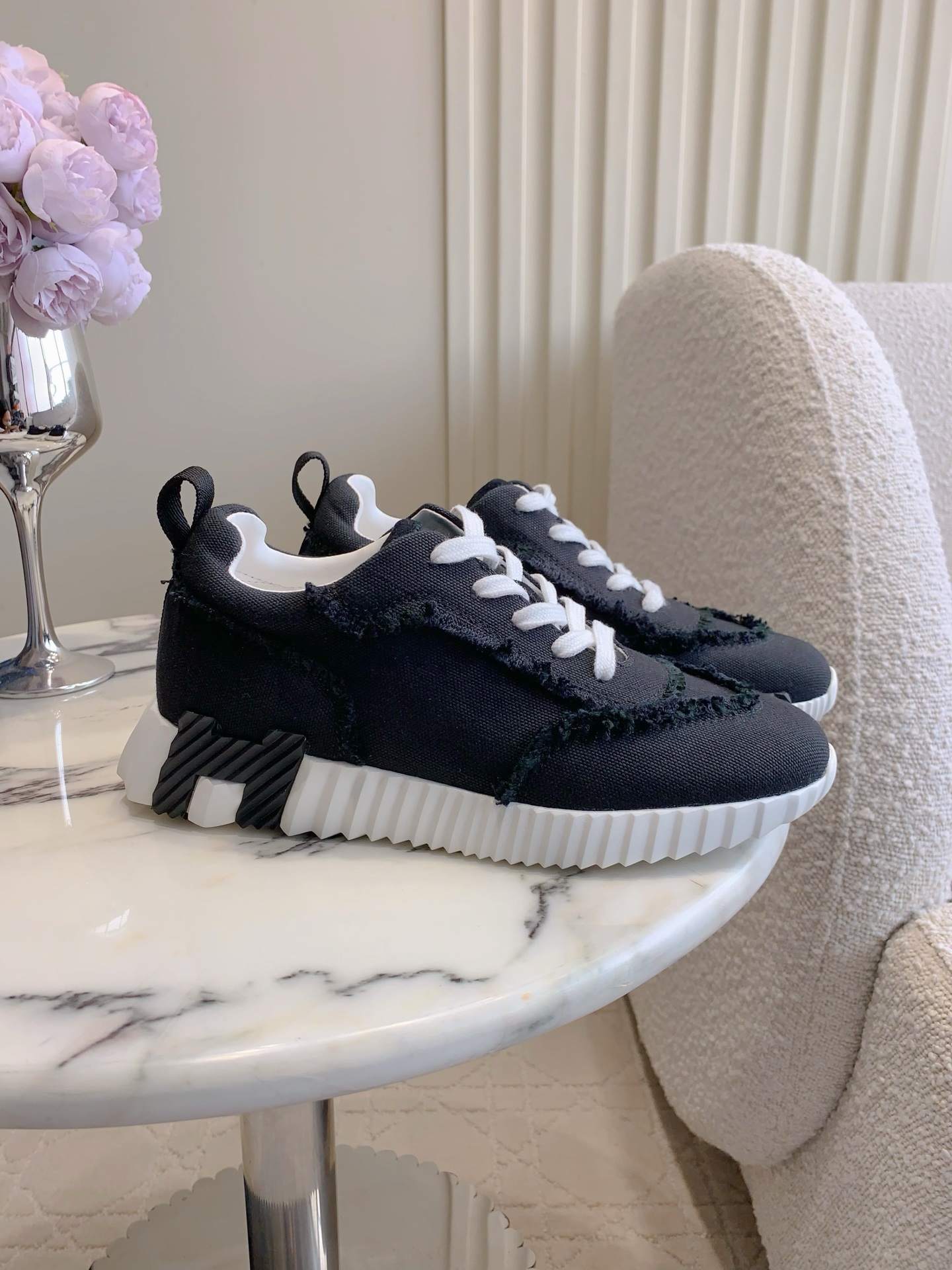 NO:629588,Top version Herme's first choice for stocking shoes!  The most popular couple's model in the counter is the H family's classic model. It comes in many colors every season. It is definitely one of the most worth buying products. If you meet any gods or goddesses! Don't miss it!  !  It is super light and super comfortable. Women's size 35-39 (40 customized) Men's size 39-44 (45 46 customized), casual shoes/sports shoes, hermes, sneakers19860909顶级版本 Herme*家配货首选鞋履！专柜大热情侣款 H家经典款.每一季都会出很多颜色 绝对是最值得买的配货之一 有遇到的男神女神!真的不要错过！！ 他超轻、超舒适 女码35-39（40定做）男码39-44（45 46定做）,休闲鞋/运动鞋,hermes,sneakers,Women's Shoes