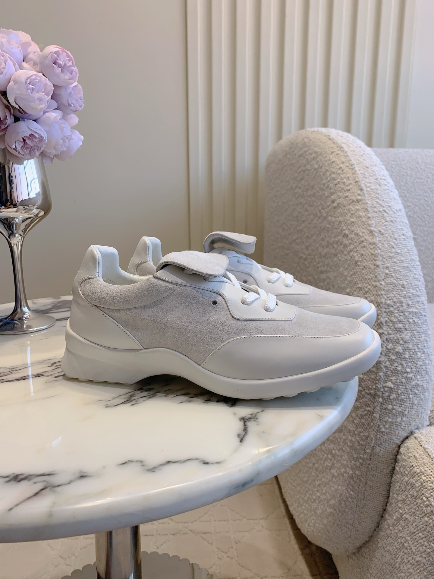 NO:616472,CHANE* Medieval lace-up casual shoes and sneakers. The high-end sense of Xiangjia always impresses people. It looks like a simple style, but it is inexplicably high-end on the feet. Absolutely girly, comfortable and easy to wear. Calfskin upper, sheepskin lining, original molded outsole, size 35-39 (customized for 40), casual shoes/sports shoes, chanel, chanel, sneakers, cowhide, sheepskin19860909CHANE*中古系带休闲鞋板鞋 香家高级感这块总让人大写的服气 看起来简单的款式 但上脚就莫名很高级 绝对的少女感 舒适好穿 鞋面小牛皮 内里垫脚羊皮 原版开模大底 尺码35-39（40定做）,休闲鞋/运动鞋,chanel,chanel,sneakers,cowhide,sheepskin,Women's Shoes