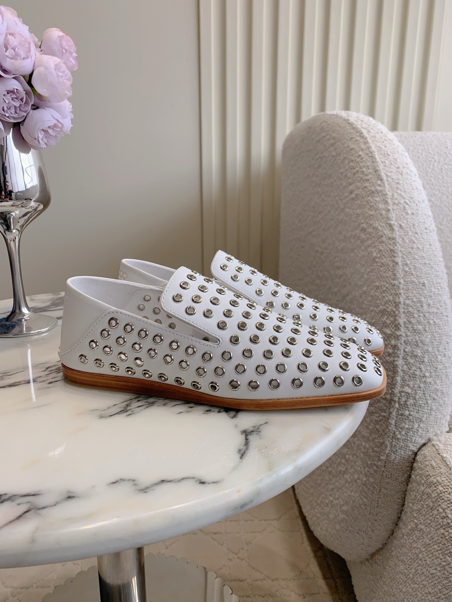 NO:616478,Purchasing agent level Jimmy Cho* new flat soles, thick heels, hollow shoes, new fashion flat shoes, elegant and generous shoe shape, fashionable and durable, comfortable to wear, fashionable personality starts from the first step, elegant temperament, timeless, enjoy the envy of the eyes. Imported calfskin upper, sheepskin lining, Italian genuine leather outsole, original custom hardware, heel height, flat bottom/4.5cm, size 35-39 (40 41)  42 (customized), loafers, jimmy choo, loafers, flats, cowhide, sheepskin, Leather soles19860909代购级别 Jimmy Cho*新款平底 粗跟 镂空 单鞋 新款时装平底鞋,优雅大气鞋型,时髦耐看,穿着舒适跟脚,时尚个性始于足下,优雅气质,历久弥新,悦享羡慕眼光 鞋面进口小牛皮 内里垫脚羊皮 意大利真皮大底 原版定制五金 跟高 平底/4.5cm 尺码35-39（40 41 42定做）,乐福鞋,jimmy choo,loafers,flats,cowhide,sheepskin,Leather soles,Women's Shoes