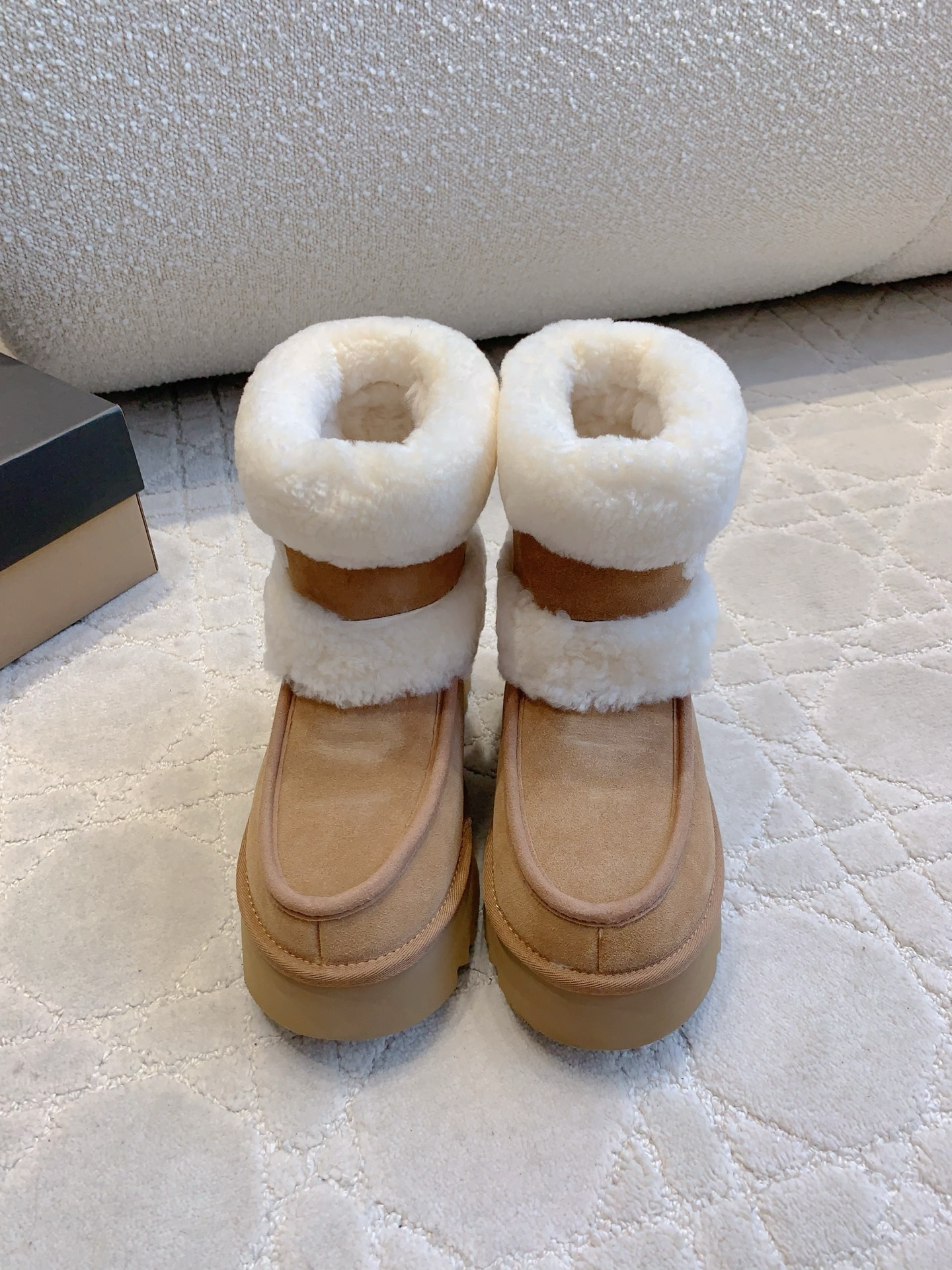 NO:626542,UGG's new wool warm thick-soled snow boots, super thick and warm, classic and versatile, cow suede upper, imported Australian one-piece sheepskin lining, sole thickness 4.5cm, size 35-39 (40 customized), snow boots, boots, sheepskin19860909UGG新款羊毛保暖厚底雪地靴 超级厚实保暖 经典百搭款 鞋面牛反绒 内里垫脚进口澳洲一体羊皮毛 底厚4.5cm 尺码35-39（40定做）,雪地靴,boots,sheepskin,Women's Shoes