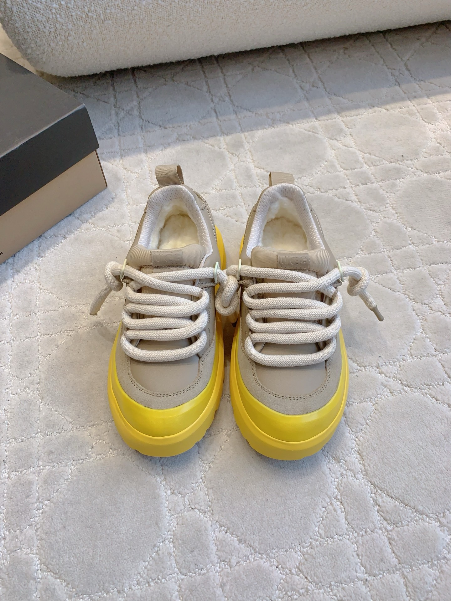 NO:626520,Women's Men's UGG new wool warm thick-soled shoes, super thick and warm, classic and versatile, cowhide upper, imported Australian sheepskin lining, women's size 35-39 (customized at 40), men's size 39-44 (customized at 45), casual shoes/sports shoes, sneakers, cowhide, sheepskin19860909女款 男款 UGG新款羊毛保暖厚底鞋 超级厚实保暖 经典百搭款 鞋面牛皮 内里垫脚进口澳洲一体羊皮毛  女码35-39（40定做）男码39-44（45定做）,休闲鞋/运动鞋,sneakers,cowhide,sheepskin,Women's Shoes