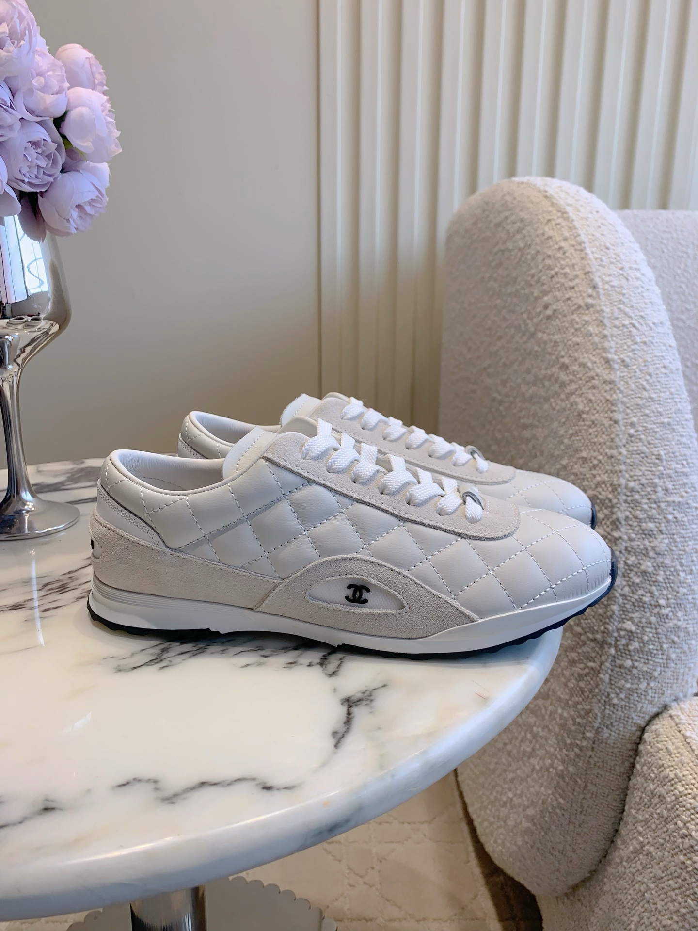 NO:629938,CHANE's latest casual shoes and sneakers, Coco, are a must-have for girls. You can always trust the vision of Chanel designers. Perfect comfort on your feet. No pressure on your feet. Sizes 35-39 (customized between 40 and 41), casual shoes/sneakers, chanel, chanel, sneakers19860909CHANE*新款休闲鞋运动鞋 Coco女孩必入 永远可以相信香奈儿设计师的眼光 上脚绝绝子 舒适度满分 上脚无压力 尺码35-39（40 41定做）,休闲鞋/运动鞋,chanel,chanel,sneakers,Women's Shoes