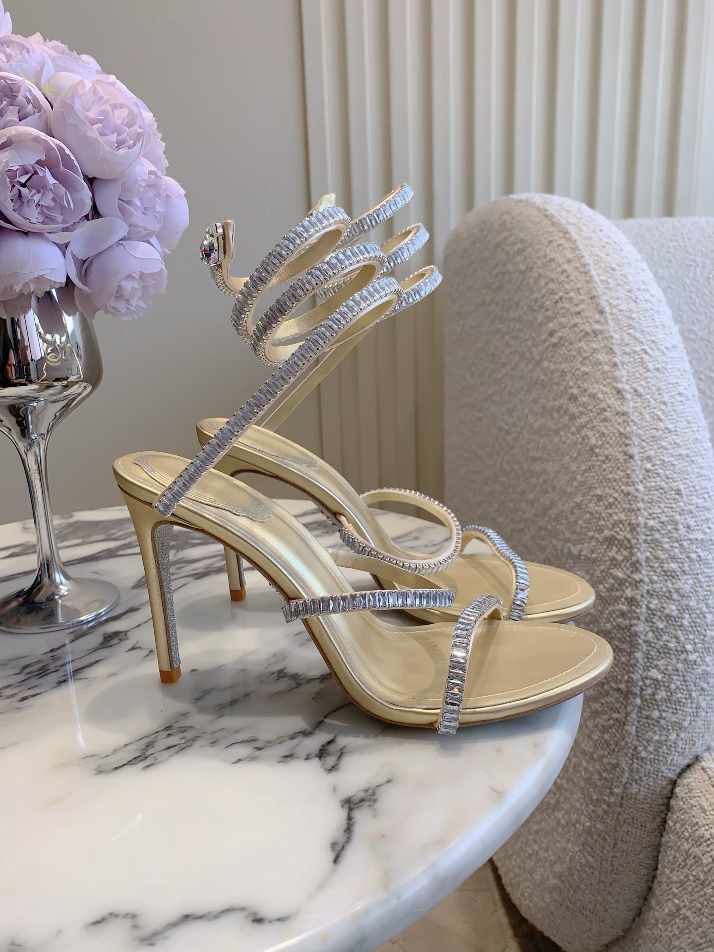 NO:787560,Ren* Caovill* new snake-shaped rhinestone high-heeled sandals. The ever-fairy snake-shaped strap wraps around the ankle. Exquisite and sparkling, showing unique details and dazzling marks~~ Silk diamond upper, sheepskin lining, Italian genuine leather outsole, heel height 9.5cm, size 35-39 (34 40 41 42 43 customized), high heels, sandals, high heels, sheepskin, real silk, Leather soles19860909Ren* Caovill*新款蛇形水钻高跟凉鞋 永远仙气十足的蛇形带环绕脚踝 精致闪耀 展现独特的细节与耀眼的印记～～ 鞋面真丝闪钻 内里垫脚羊皮 意大利真皮大底 跟高9.5cm  尺码35-39（34 40 41 42 43定做）,高跟鞋,sandals,high heels,sheepskin,real silk,Leather soles,Women's Shoes