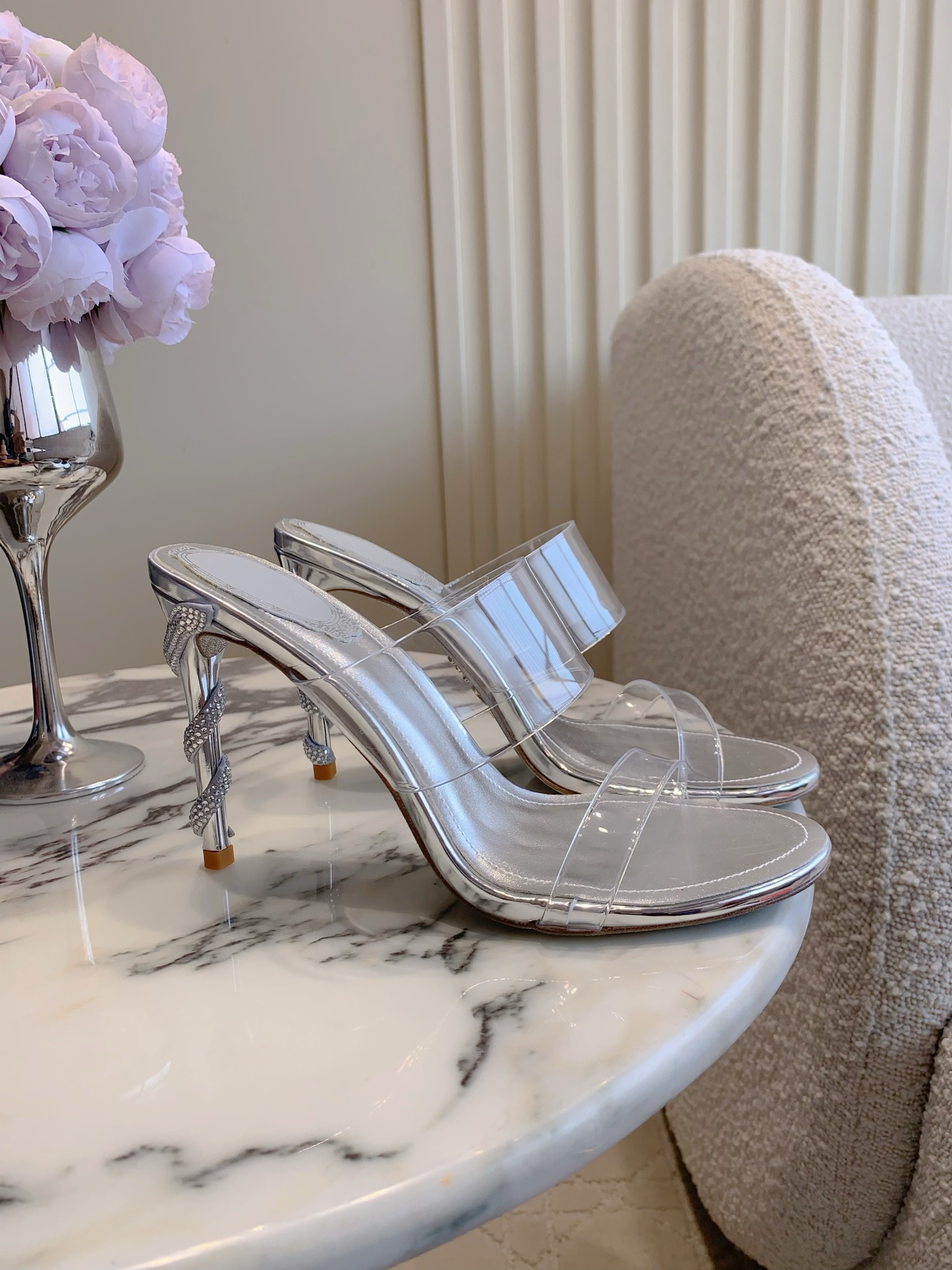 NO:787556,Ren* Caovill* snake-shaped transparent high-heeled sandals are so fairy-like on your feet that they can be called handicrafts!   The upper is made of imported PVC transparent material, padding sheepskin, Italian genuine leather outsole, heel height 9.5cm, size 35-39 (34 40 41 42 43 customized), high heels, sandals, high heels, sheepskin, Leather soles19860909Ren* Caovill*蛇形透明高跟凉鞋 上脚仙气十足 堪称工艺品！  鞋面进口PVC透明材质 垫脚羊皮 意大利真皮大底 跟高9.5cm 码数35-39（34 40 41 42 43定做）,高跟鞋,sandals,high heels,sheepskin,Leather soles,Women's Shoes