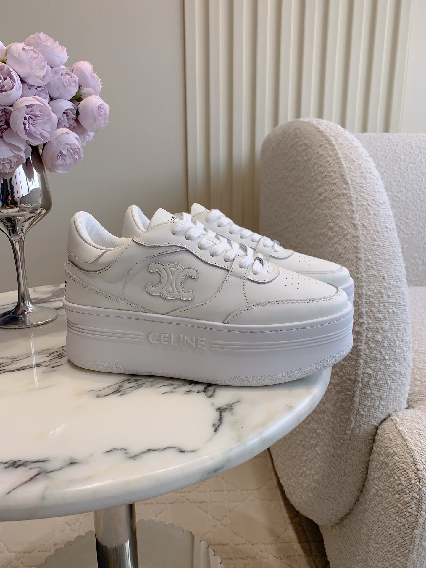 NO:817453,CELIN* new thick-soled shoes, classic colors, versatile and timeless, the upper leg will become longer in seconds, cowhide leather upper, breathable mesh lining, original molded outsole, size 35-39 (customized for 40), casual shoes/sports shoes, celine, sneakers, cowhide19860909CELIN*新款厚底鞋 经典配色 百搭不过时 上脚秒变大长腿 鞋面牛皮 内里透气网面 原版开模大底 尺码35-39（40定做）,休闲鞋/运动鞋,celine,sneakers,cowhide,Women's Shoes