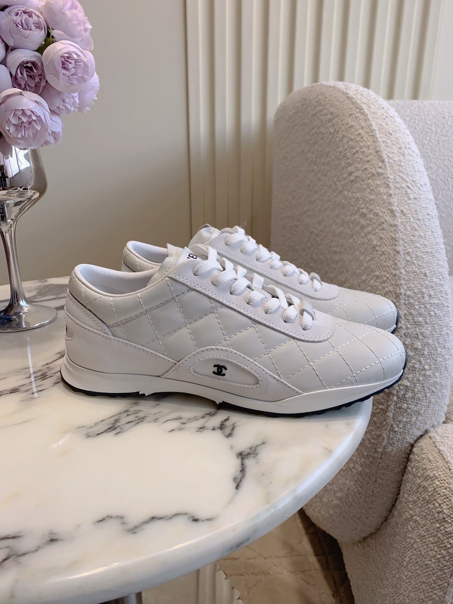 NO:749145,CHANE's latest casual shoes and sneakers, Coco, are a must-have for girls. You can always trust the vision of Chanel designers. Perfect comfort on your feet. No pressure on your feet. Sizes 35-39 (customized between 40 and 41), casual shoes/sneakers, chanel, chanel, sneakers19860909CHANE*新款休闲鞋运动鞋 Coco女孩必入 永远可以相信香奈儿设计师的眼光 上脚绝绝子 舒适度满分 上脚无压力 尺码35-39（40 41定做）,休闲鞋/运动鞋,chanel,chanel,sneakers,Women's Shoes