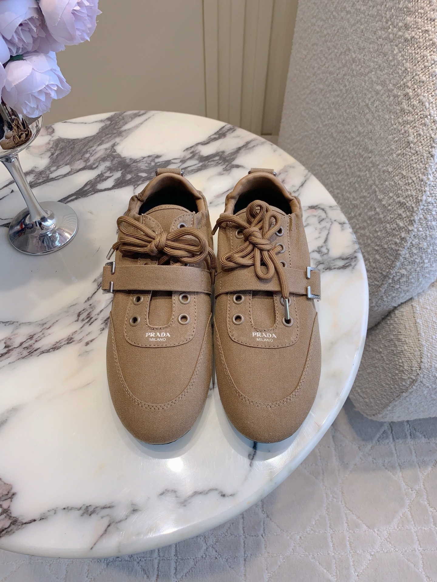 NO:749106,Prad* new canvas casual moral training shoes are soft and comfortable on the feet, and the flat-soled design is not tiring for daily walking. Fashionable online; the key is that the foot feels unparalleled and comfortable. Sizes 35-39 (customized in 40), casual shoes/sports shoes, prada, sneakers19860909Prad*新款帆布休闲德训鞋 上脚软和舒适,平底设计日常走路也不累.时髦在线；关键脚感无敌舒适哈 尺码35-39（40定做）,休闲鞋/运动鞋,prada,sneakers,Women's Shoes