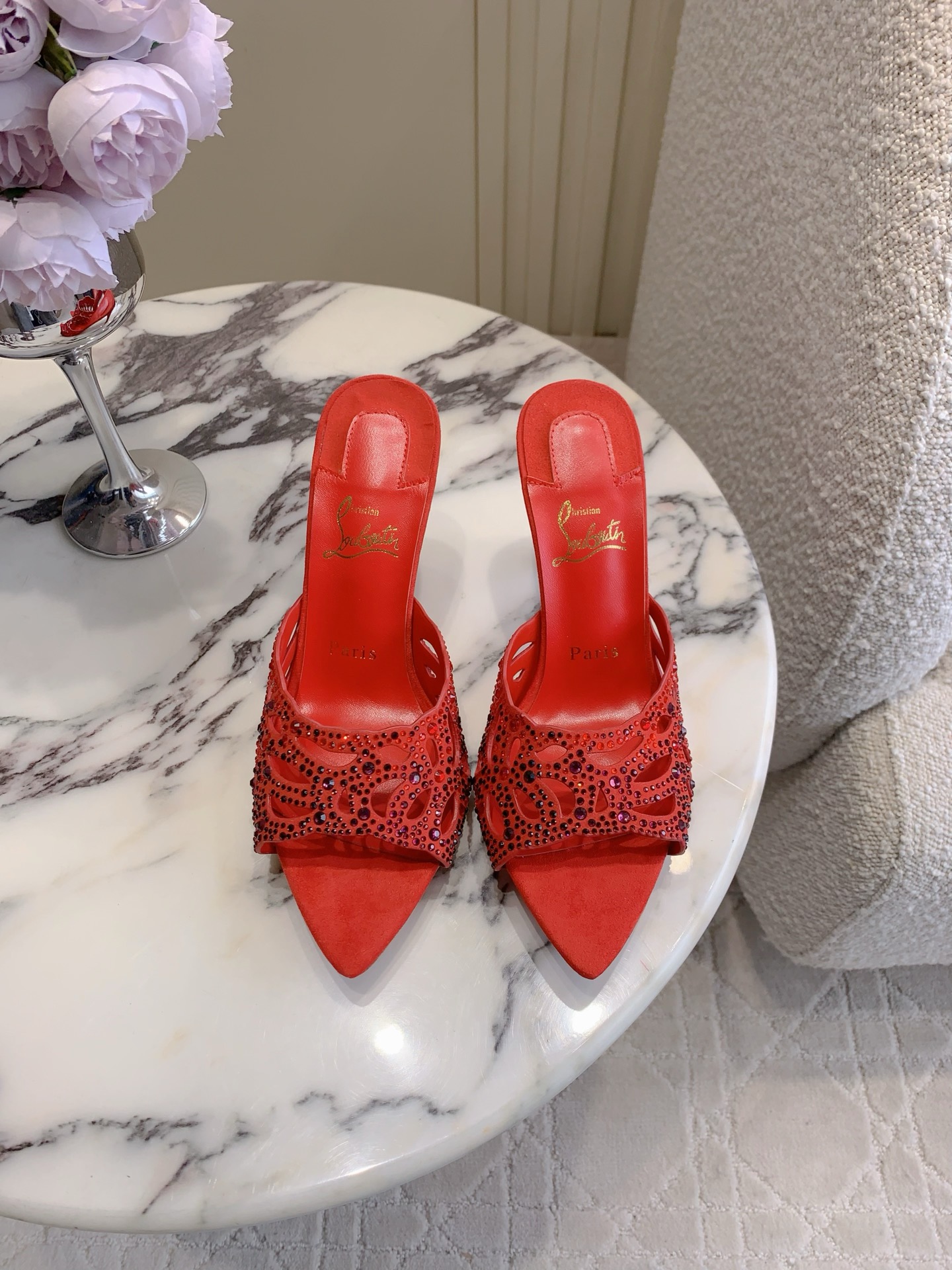 NO:787594,Christian Loubouti* new red-soled gradient rhinestone hollow high-heeled shoes. Smooth curves outline the graceful style, showing sexy style. Classic style. Imported super flash rhinestones on the upper. Sheepskin lining on the upper. Original imported AR1 top leather outsole. Heel height 7.5cm/10cm. Size 35-39 (34.40.41.42.43 custom-made), high heels, high heels, sheepskin, Leather soles.19860909Christian Loubouti* 新款红底渐变色水钻镂空高跟鞋 流畅的曲线勾勒曼妙风情 尽显性感风姿 万年经典款 鞋面进口超闪水钻 内里垫脚羊皮 原版进口AR1顶级真皮大底 跟高 7.5cm/10cm 尺码35-39（34.40.41.42.43定做）,高跟鞋,high heels,sheepskin,Leather soles,Women's Shoes