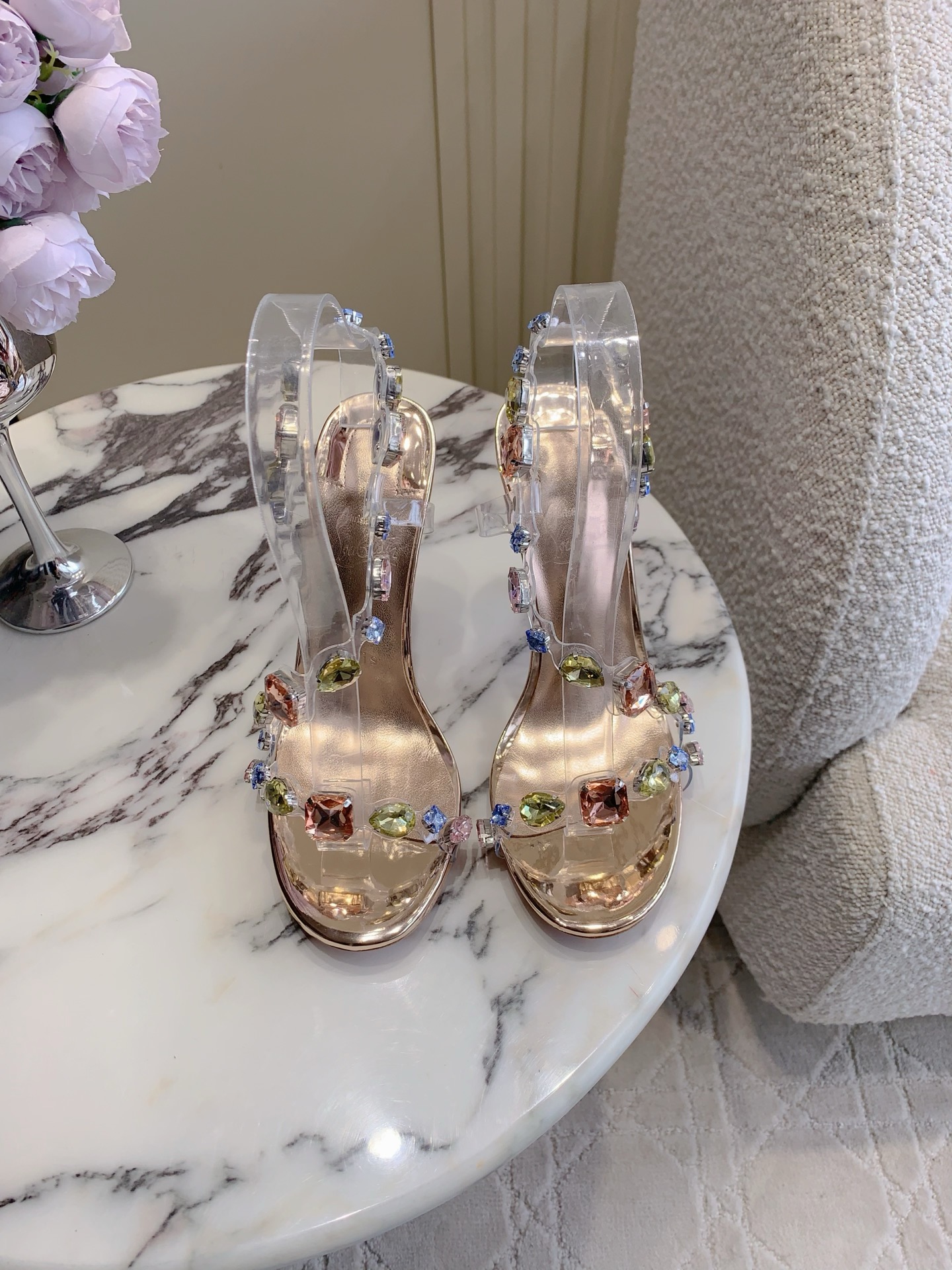 NO:787588,Christian Loubouti* new crystal transparent red sole high-heeled sandals, hand-sewn super-glittering crystal gems, dazzling, rich and charming, intertwined with fairy tale dreams, imported transparent PVC material for the upper, padding sheepskin, original imported AR1 top-grade leather outsole, heel height 9.5cm, size 35-39 (customized at 34.40.41.42.43), high heels, sandals, high heels, sheepskin, Leather soles19860909Christian Loubouti* 新款水晶透明红底高跟凉鞋 纯手工缝制超闪水晶宝石 闪耀夺目 富贵迷人 交织出童话般的梦境 鞋面进口透明PVC材质 垫脚羊皮 原版进口AR1顶级真皮大底 跟高9.5cm 尺码35-39（34.40.41.42.43定做）,高跟鞋,sandals,high heels,sheepskin,Leather soles,Women's Shoes