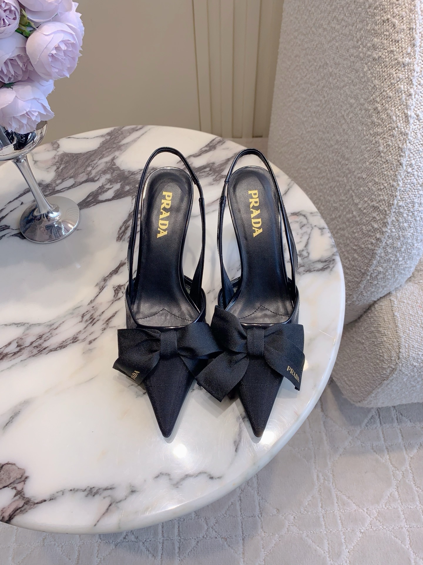 NO:784337,Prad* bow mesh high-heeled shoes, smart and delicate, age-reducing, simple and elegant, ever-changing style, imported high-density mesh upper, sheepskin, Italian leather outsole, heel height 7.5cm, size 35-39 (34 40 41 customized), slippers, prada, high heels, slippers, sheepskin, Leather soles19860909Prad*蝴蝶结网纱高跟鞋 乖巧精致减龄 简约大气 万年百搭款 鞋面进口高密度网纱 垫脚羊皮 意大利真皮大底 跟高7.5cm 尺码35-39（34 40 41定做）,拖鞋单鞋,prada,high heels,slippers,sheepskin,Leather soles,Women's Shoes