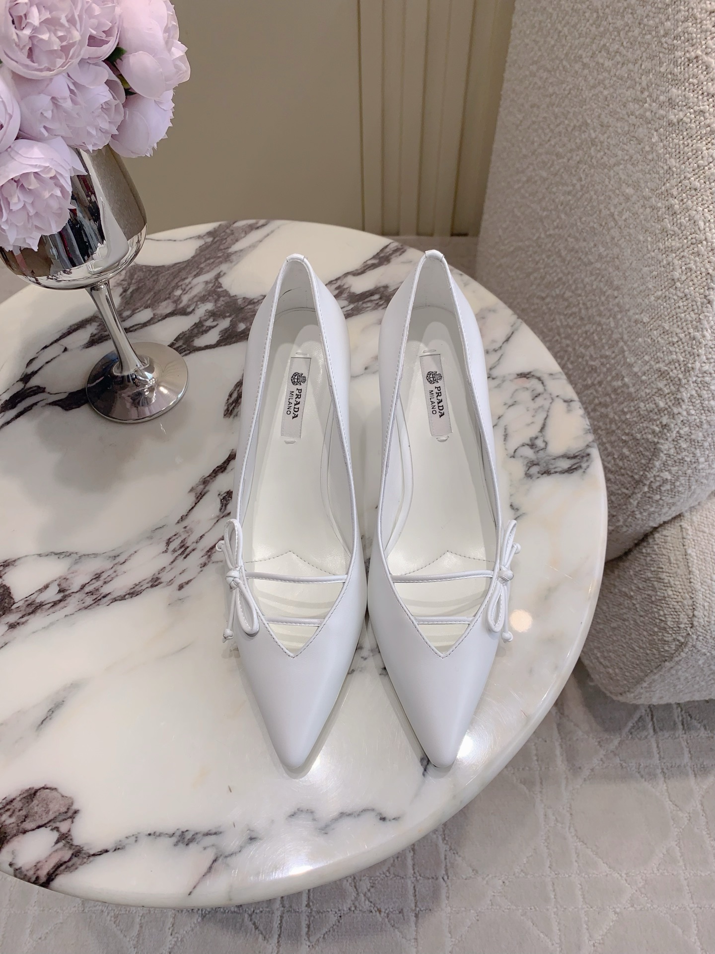 NO:788408,Prad* new pointed toe high-heeled shoes, classic and versatile style, gentle and intellectual style, comfortable and easy to wear, calfskin upper, sheepskin lining, heel height 7cm, Italian leather outsole, size 35-39 (34 40 41 customized), slippers and sandals, prada, sandals, slippers, cowhide, sheepskin, Leather soles19860909Prad*新款尖头高跟单鞋 经典百搭款 温柔知性风 舒适好穿 鞋面小牛皮 内里垫脚羊皮 跟高7cm 意大利真皮大底 尺码35-39（34 40 41定做）,拖鞋凉鞋,prada,sandals,slippers,cowhide,sheepskin,Leather soles,Women's Shoes