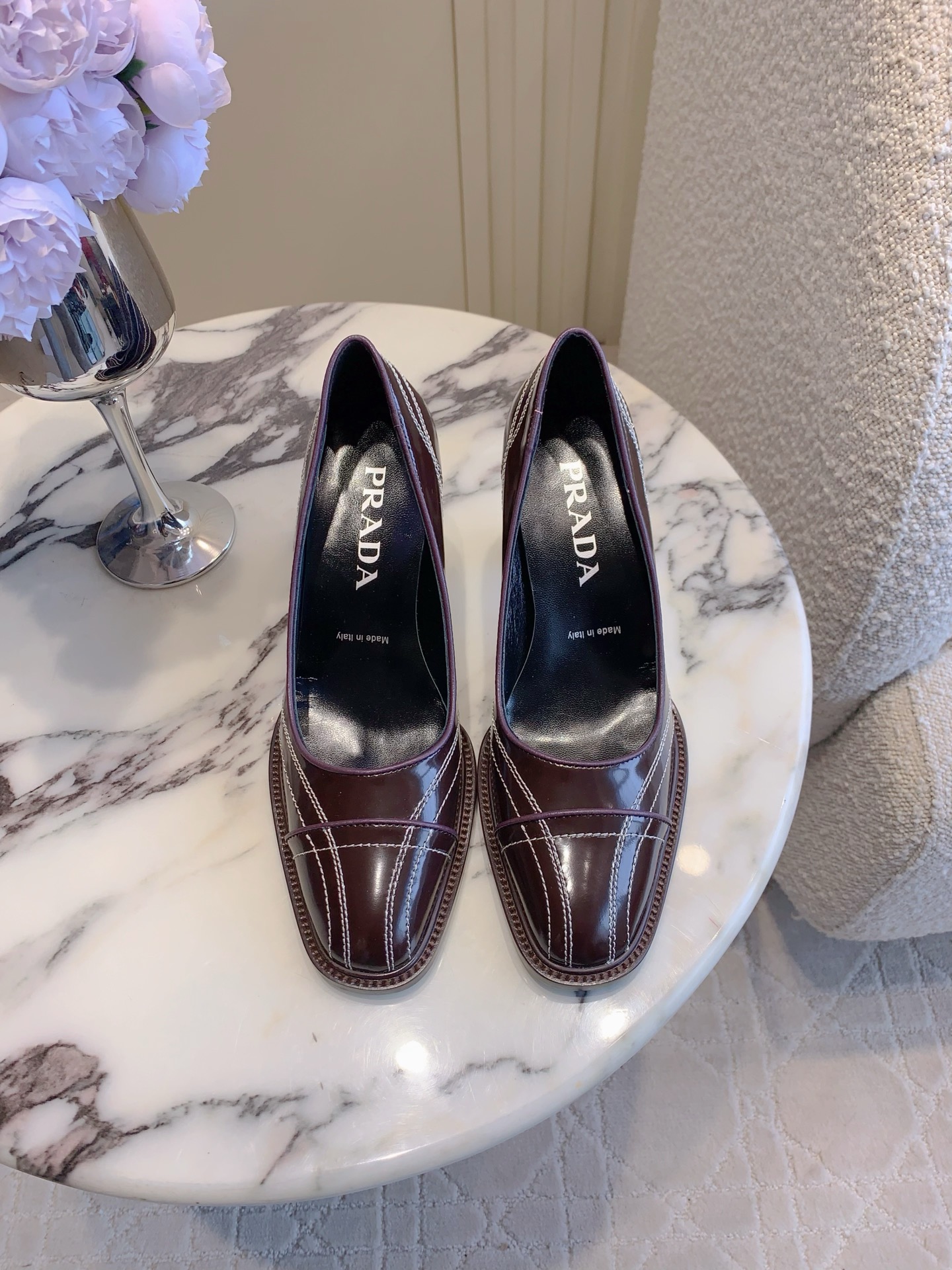 NO:749133,Prad's latest block-heel high-heeled shoes, classic and versatile style, gentle and intellectual style, comfortable and easy to wear, calfskin upper, sheepskin lining, heel height 7.5cm, Italian genuine leather outsole, size 35-39 (40 41 custom-made), sandals, prada, sandals, cowhide, sheepskin, Leather soles19860909Prad*新款粗跟高跟单鞋 经典百搭款 温柔知性风 舒适好穿 鞋面小牛皮 内里垫脚羊皮 跟高7.5cm 意大利真皮大底 尺码35-39（40 41定做）,凉鞋单鞋,prada,sandals,cowhide,sheepskin,Leather soles,Women's Shoes