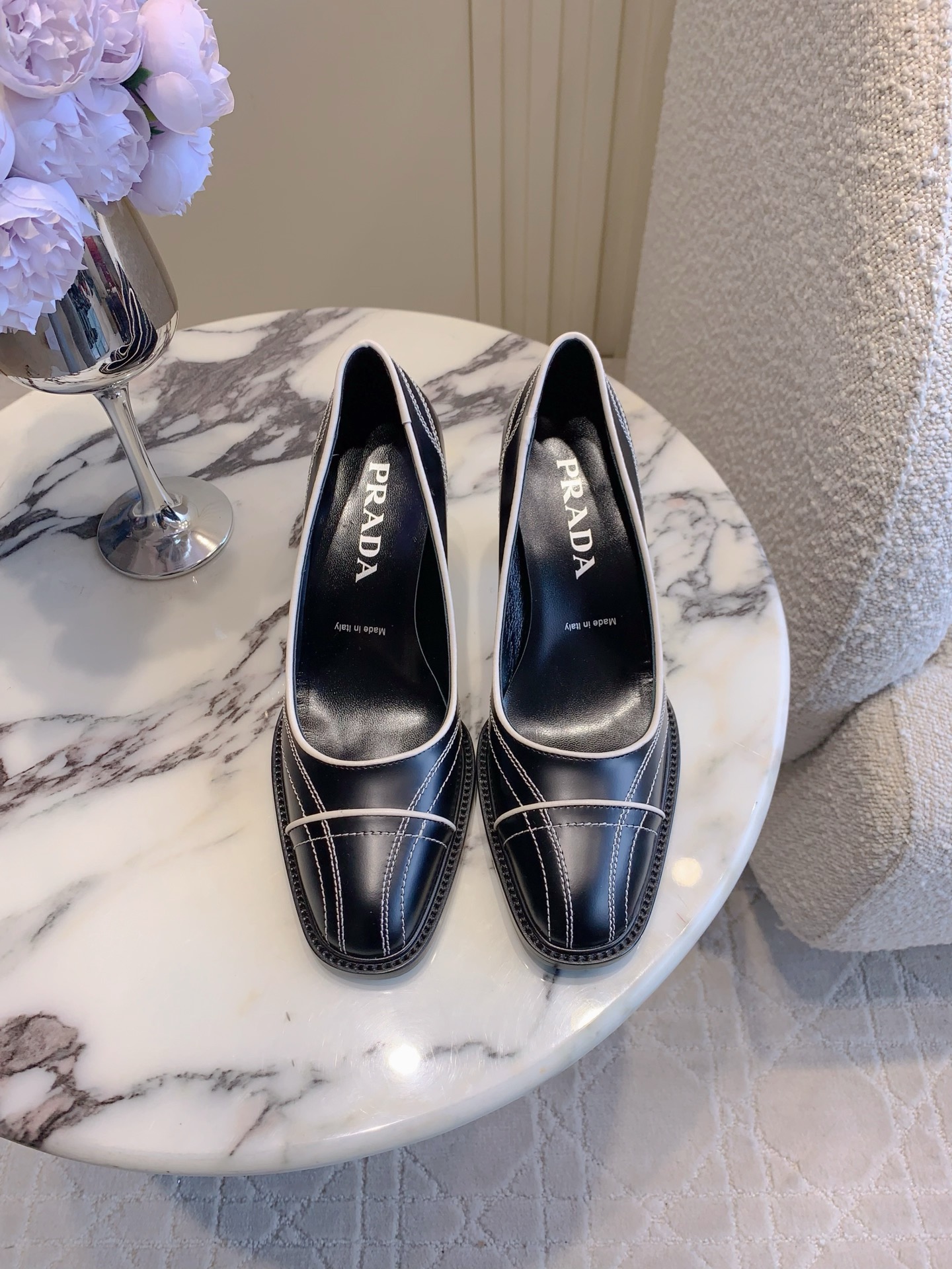 NO:749128,Prad's latest block-heel high-heeled shoes, classic and versatile style, gentle and intellectual style, comfortable and easy to wear, calfskin upper, sheepskin lining, heel height 7.5cm, Italian genuine leather outsole, size 35-39 (40 41 custom-made), sandals, prada, sandals, cowhide, sheepskin, Leather soles19860909Prad*新款粗跟高跟单鞋 经典百搭款 温柔知性风 舒适好穿 鞋面小牛皮 内里垫脚羊皮 跟高7.5cm 意大利真皮大底 尺码35-39（40 41定做）,凉鞋单鞋,prada,sandals,cowhide,sheepskin,Leather soles,Women's Shoes